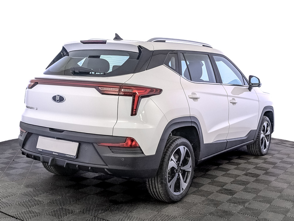 Москвич 3 Комфорт с телематикой 1.5T/136 CVT 5D