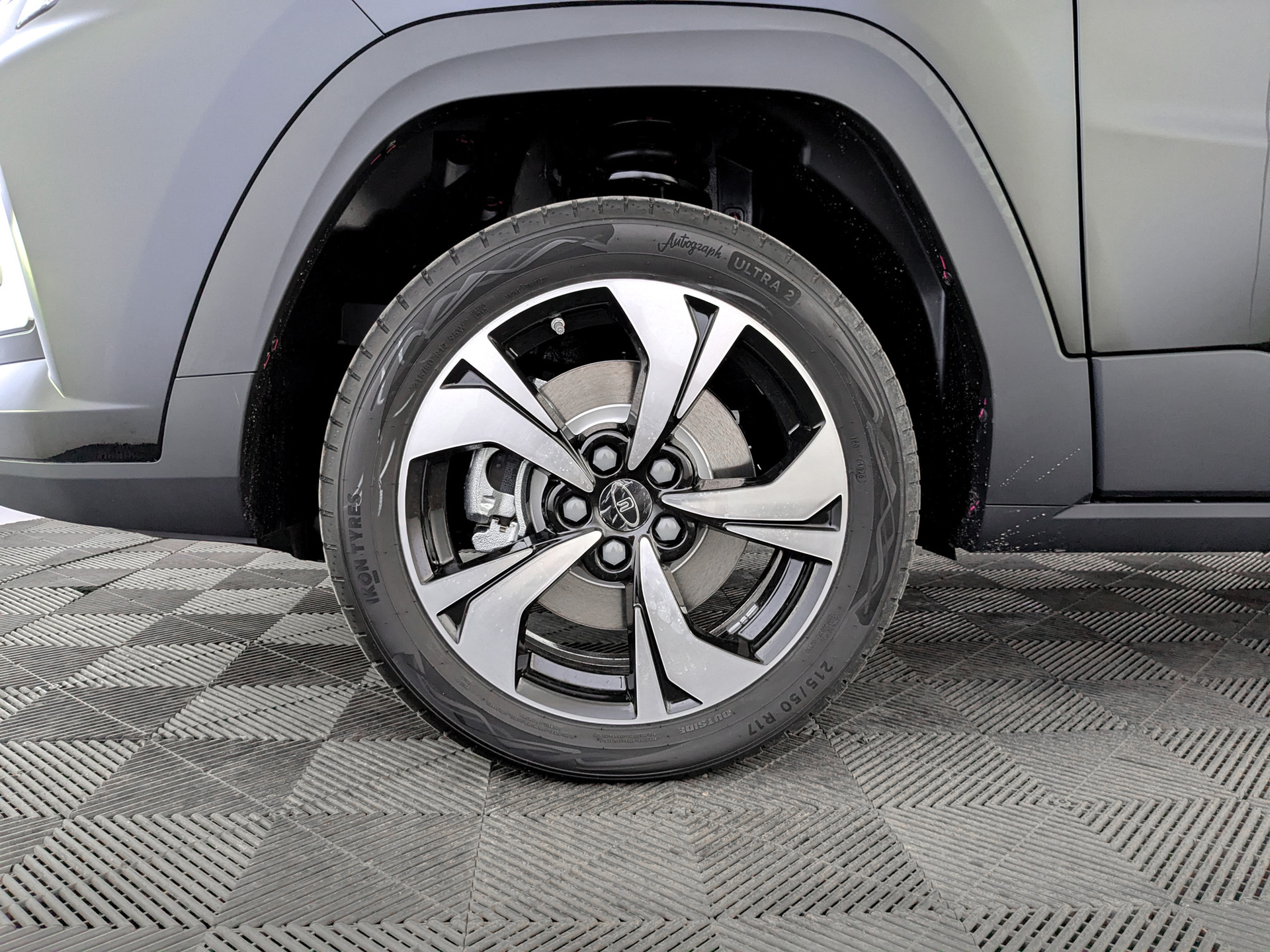 Фото Москвич 3 Стандарт 2026 с телематикой 1.5T/136 CVT 5D