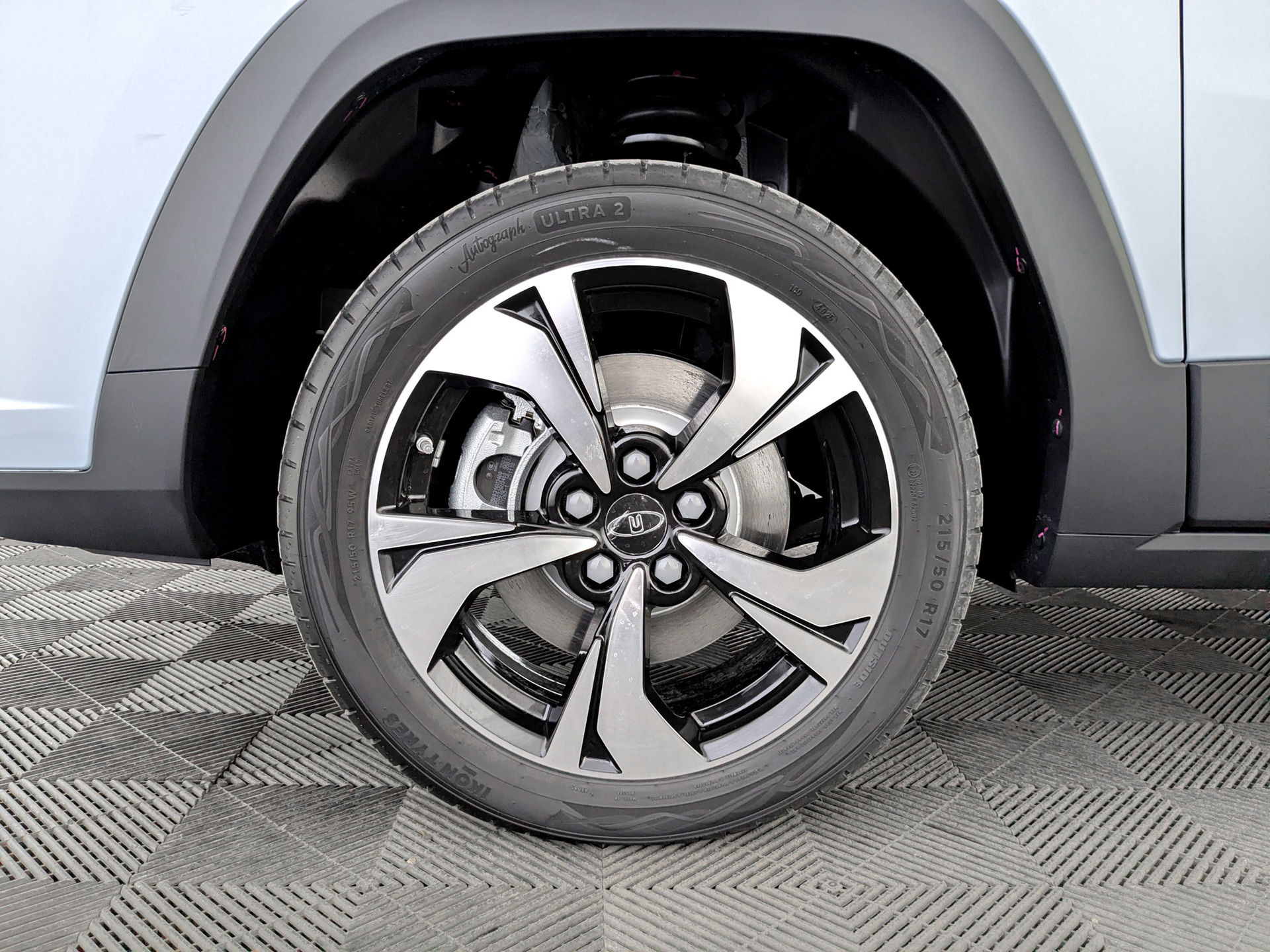 Фото Москвич 3 Стандарт 2026 с телематикой 1.5T/136 CVT 5D
