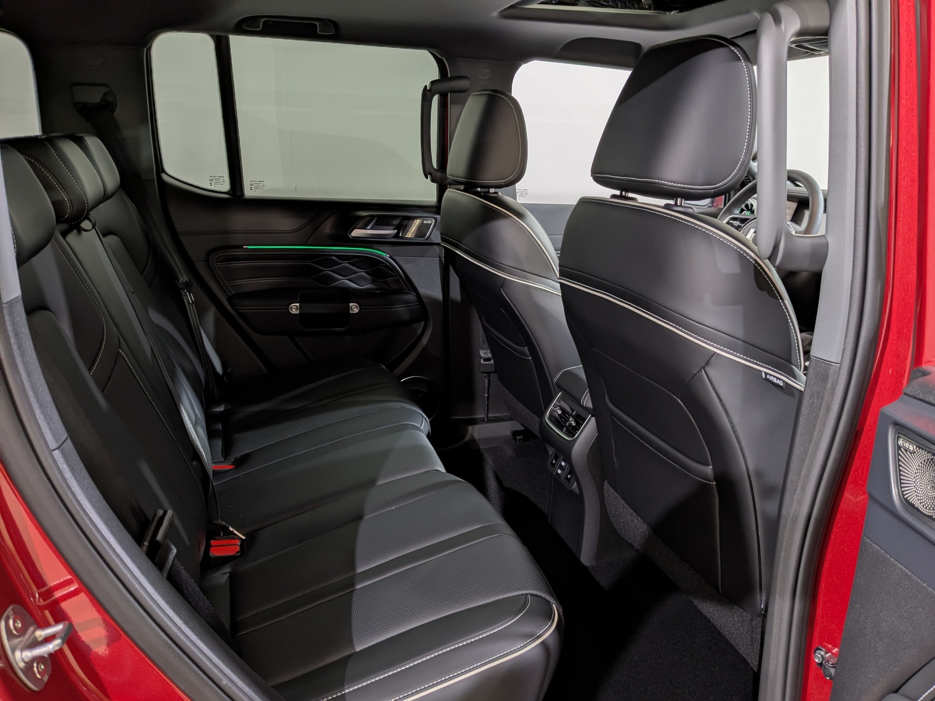 Фото Tank 300 Сити Премиум (City Premium) 2.0T/218 8AT 4WD