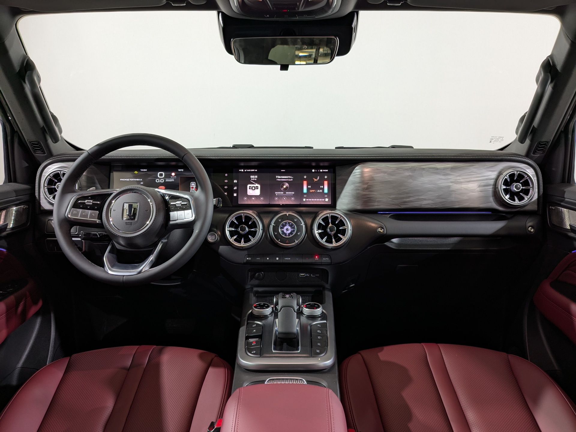 Фото Tank 300 Премиум (Premium) 2.0T/218 8AT 4WD