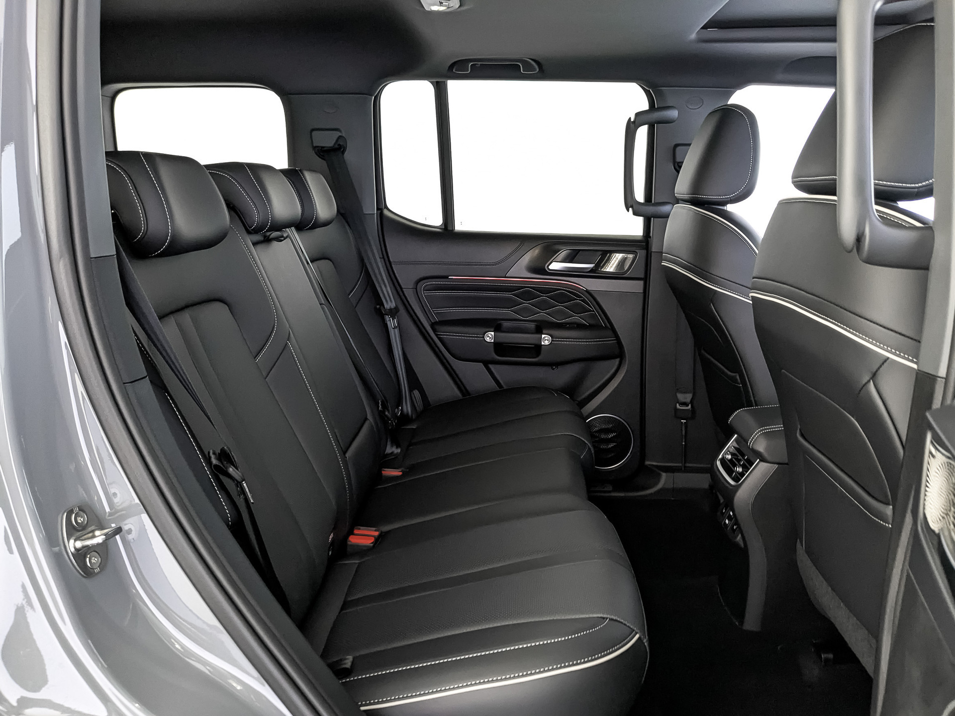 Фото Tank 300 Сити Премиум (City Premium) 2.0T/218 8AT 4WD