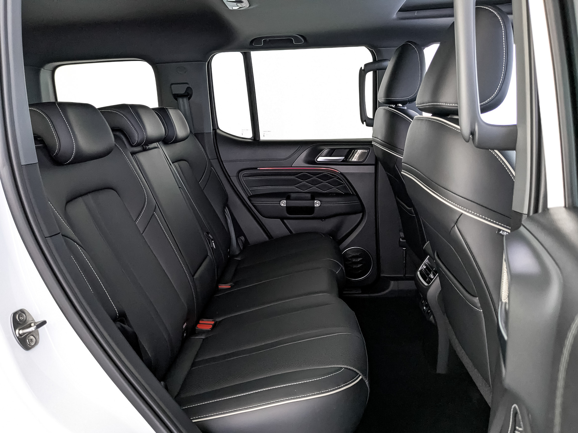 Фото Tank 300 Сити Премиум (City Premium) 2.0T/218 8AT 4WD