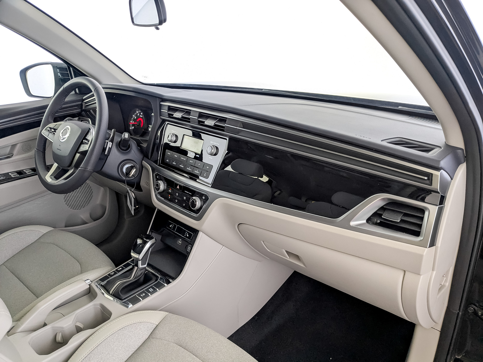 Фото KGM Korando Сити 1.5T/163 6AT 2П