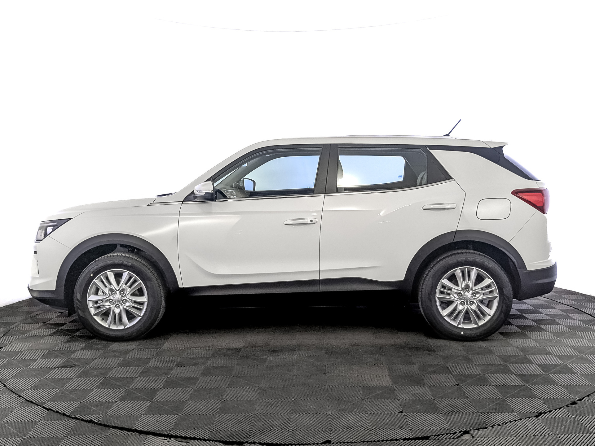 Фото KGM Korando Сити 1.5T/163 6AT 2П