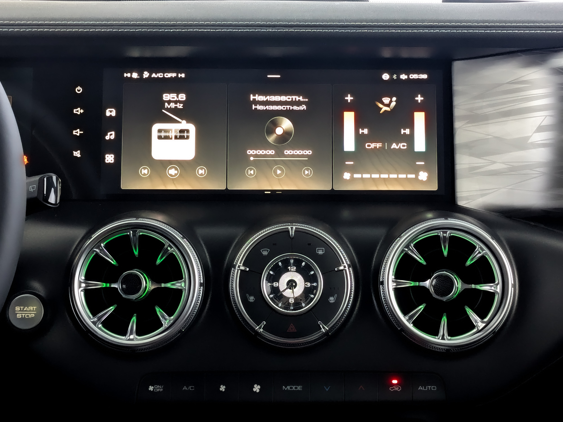 Фото Tank 300 Сити Премиум (City Premium) 2.0T/218 8AT 4WD