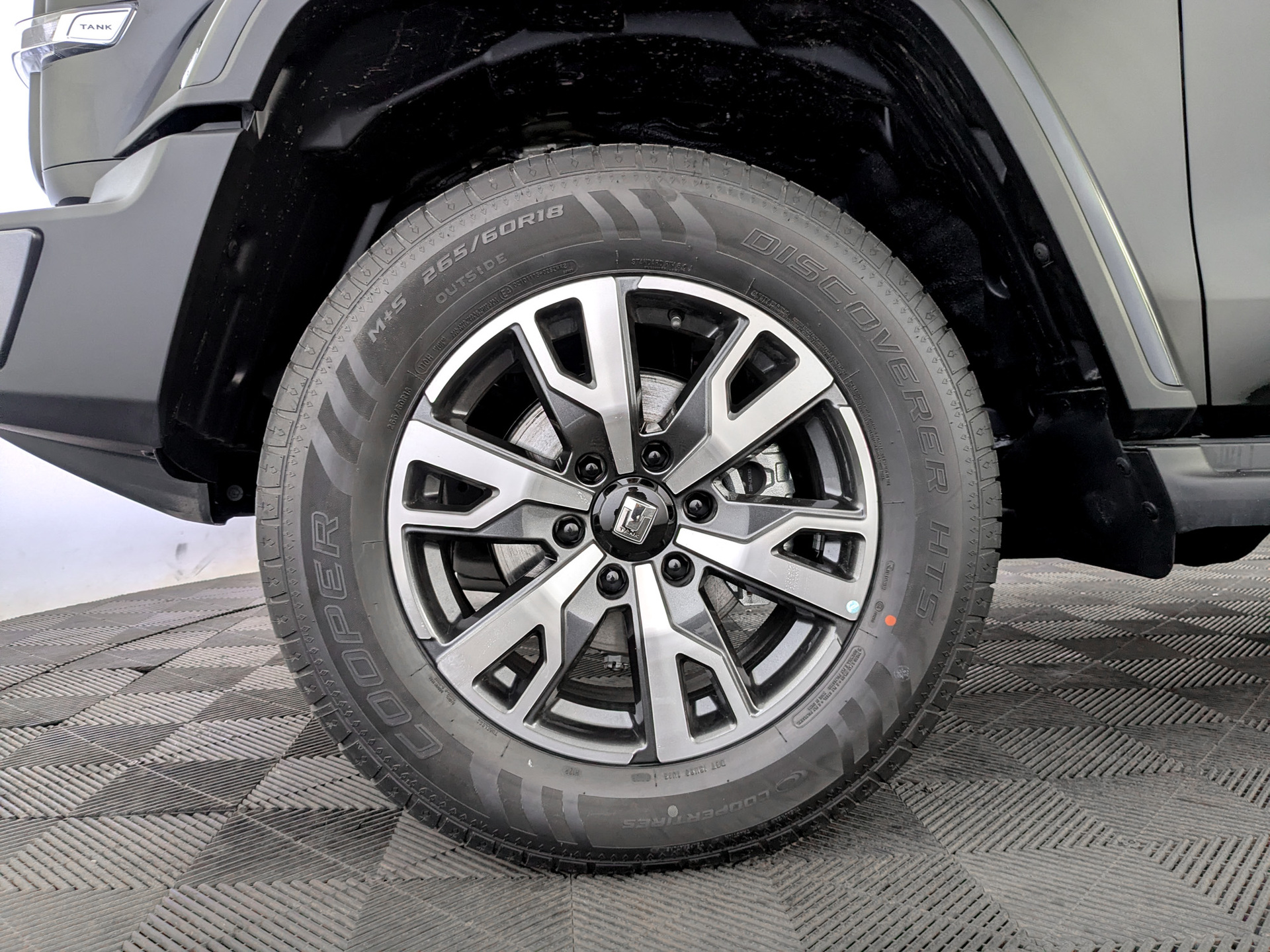 Фото Tank 300 Сити Премиум (City Premium) 2.0T/218 8AT 4WD