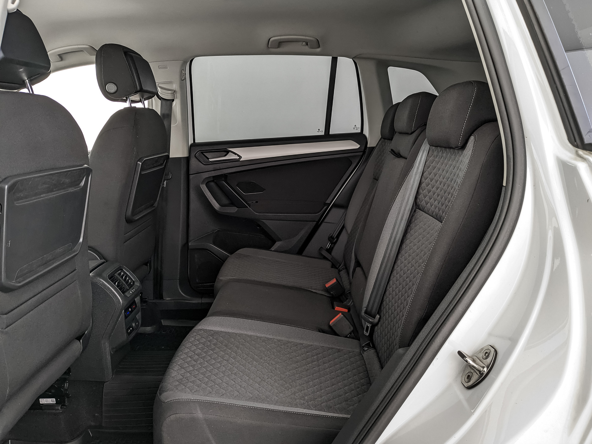 VOLKSWAGEN Tiguan 1.40 (150 л.с), автомат, 2020, пробег 111 039 км