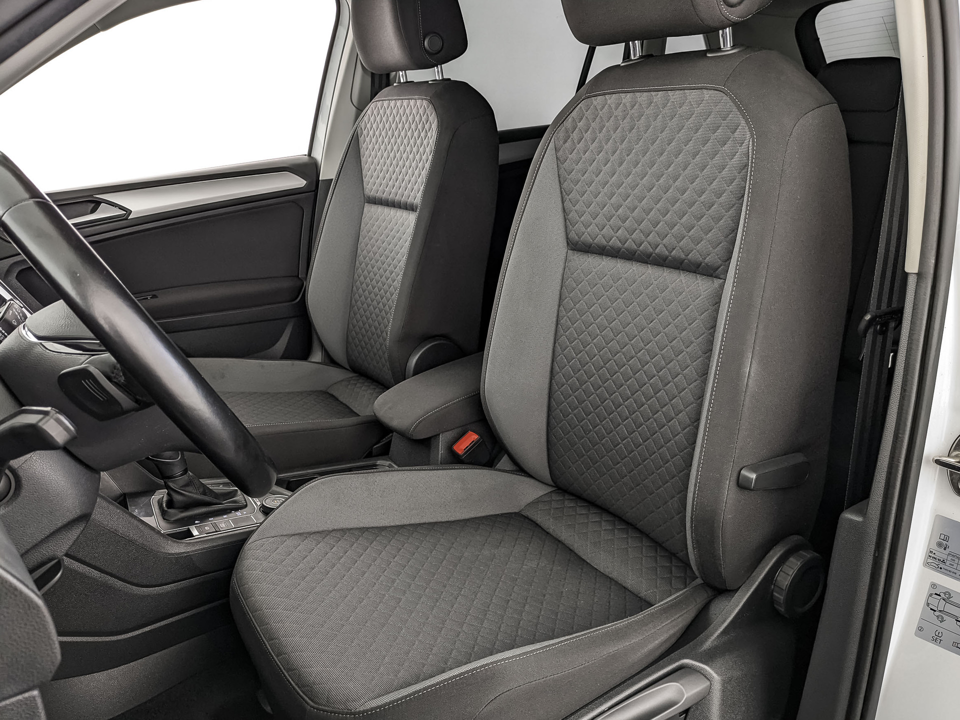 VOLKSWAGEN Tiguan 1.40 (150 л.с), автомат, 2020, пробег 111 039 км