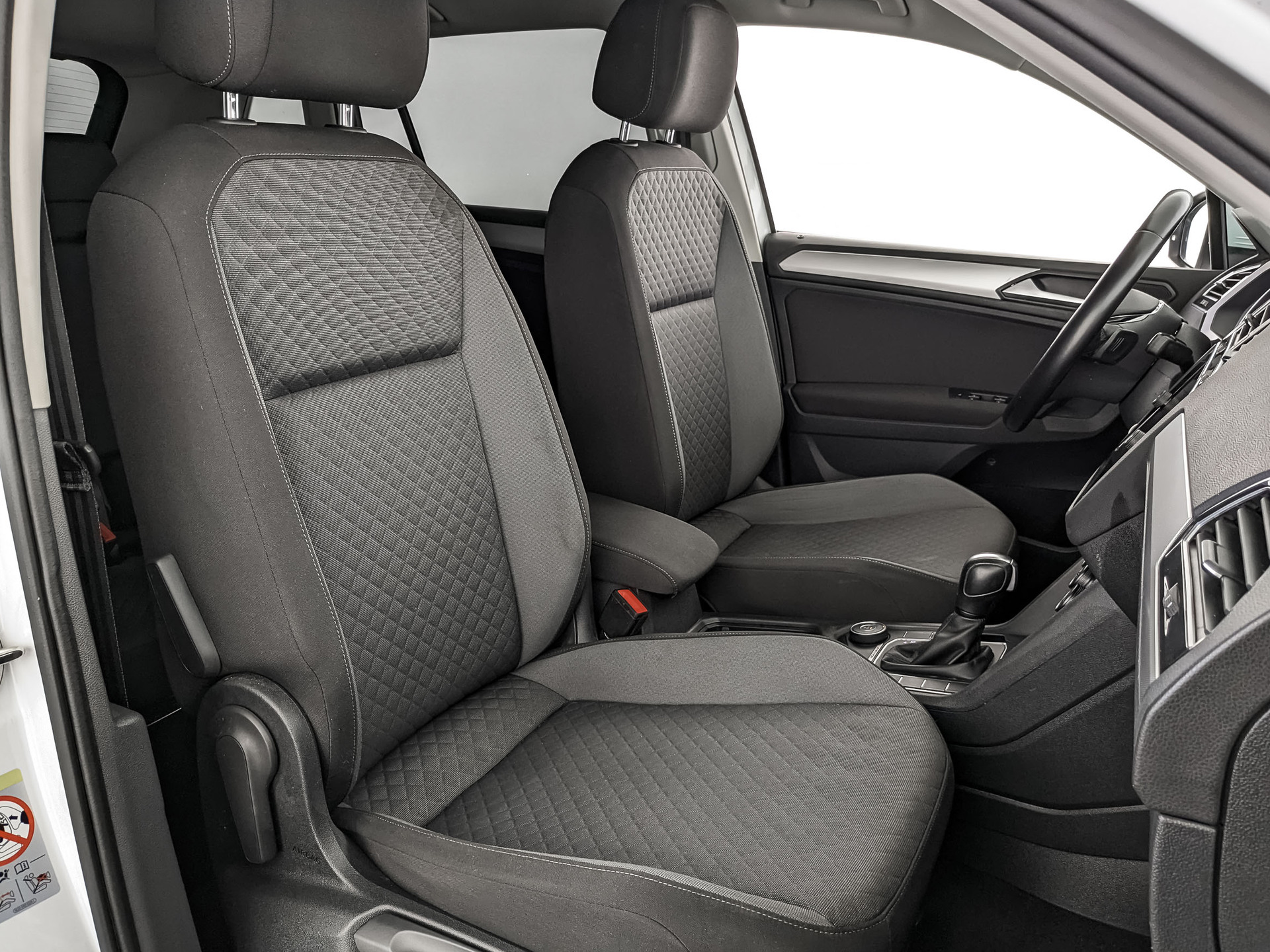 VOLKSWAGEN Tiguan 1.40 (150 л.с), автомат, 2020, пробег 111 039 км