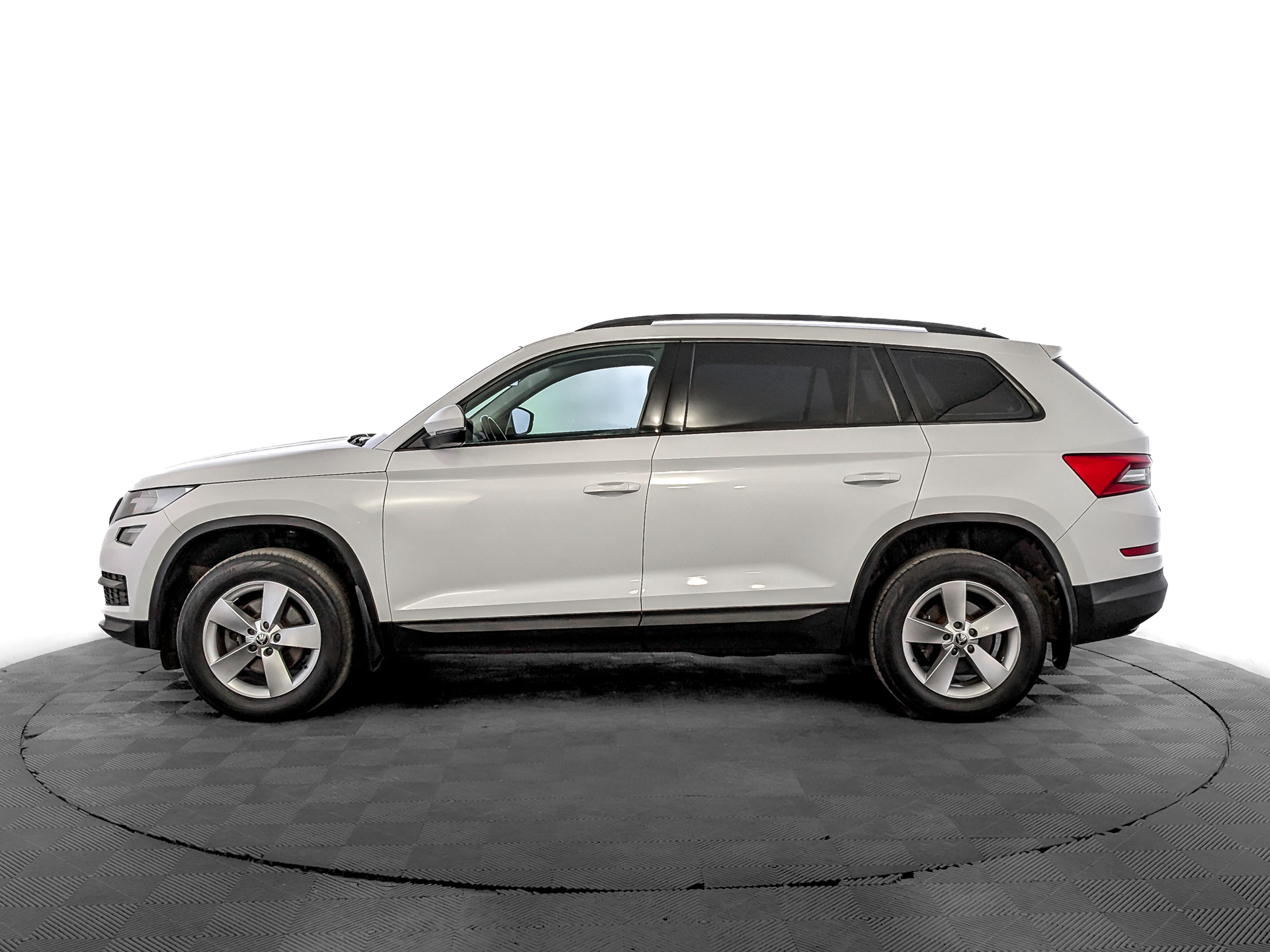 SKODA Kodiaq 1.40 (150 л.с), автомат, 2019, пробег 143 729 км