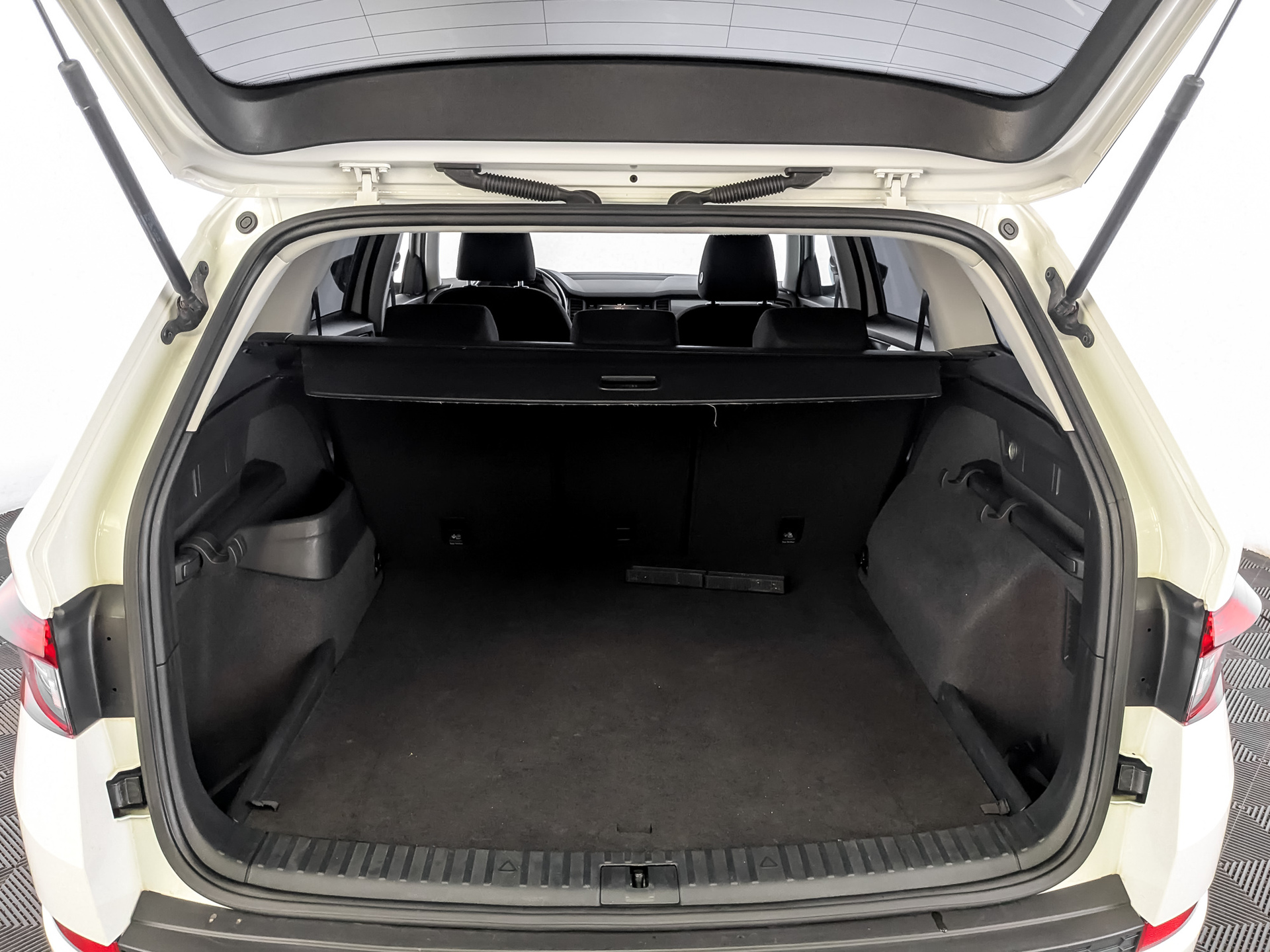 SKODA Kodiaq 1.40 (150 л.с), автомат, 2019, пробег 143 729 км