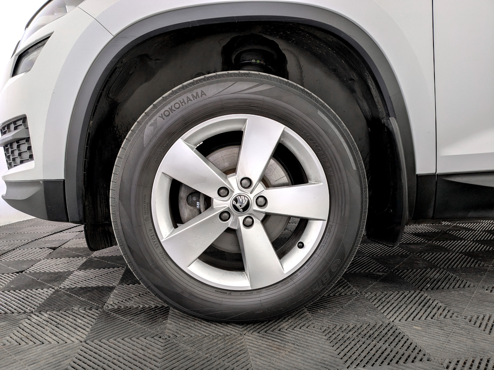 SKODA Kodiaq 1.40 (150 л.с), автомат, 2019, пробег 143 729 км