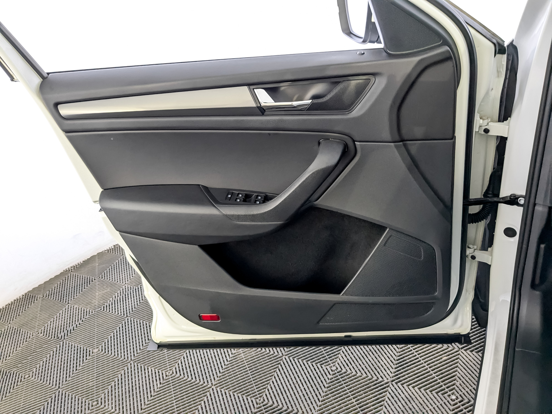 SKODA Kodiaq 1.40 (150 л.с), автомат, 2019, пробег 143 729 км