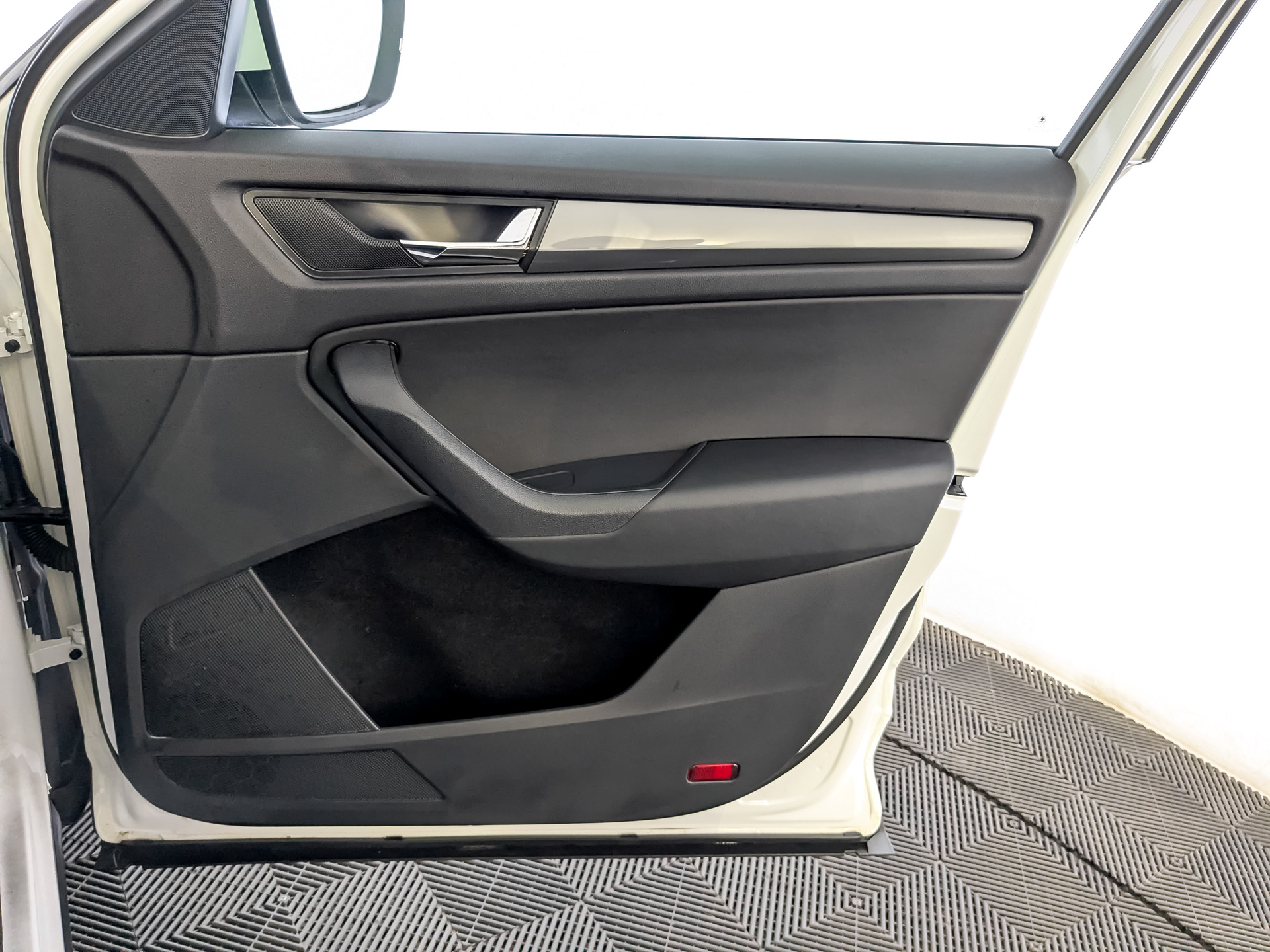 SKODA Kodiaq 1.40 (150 л.с), автомат, 2019, пробег 143 729 км