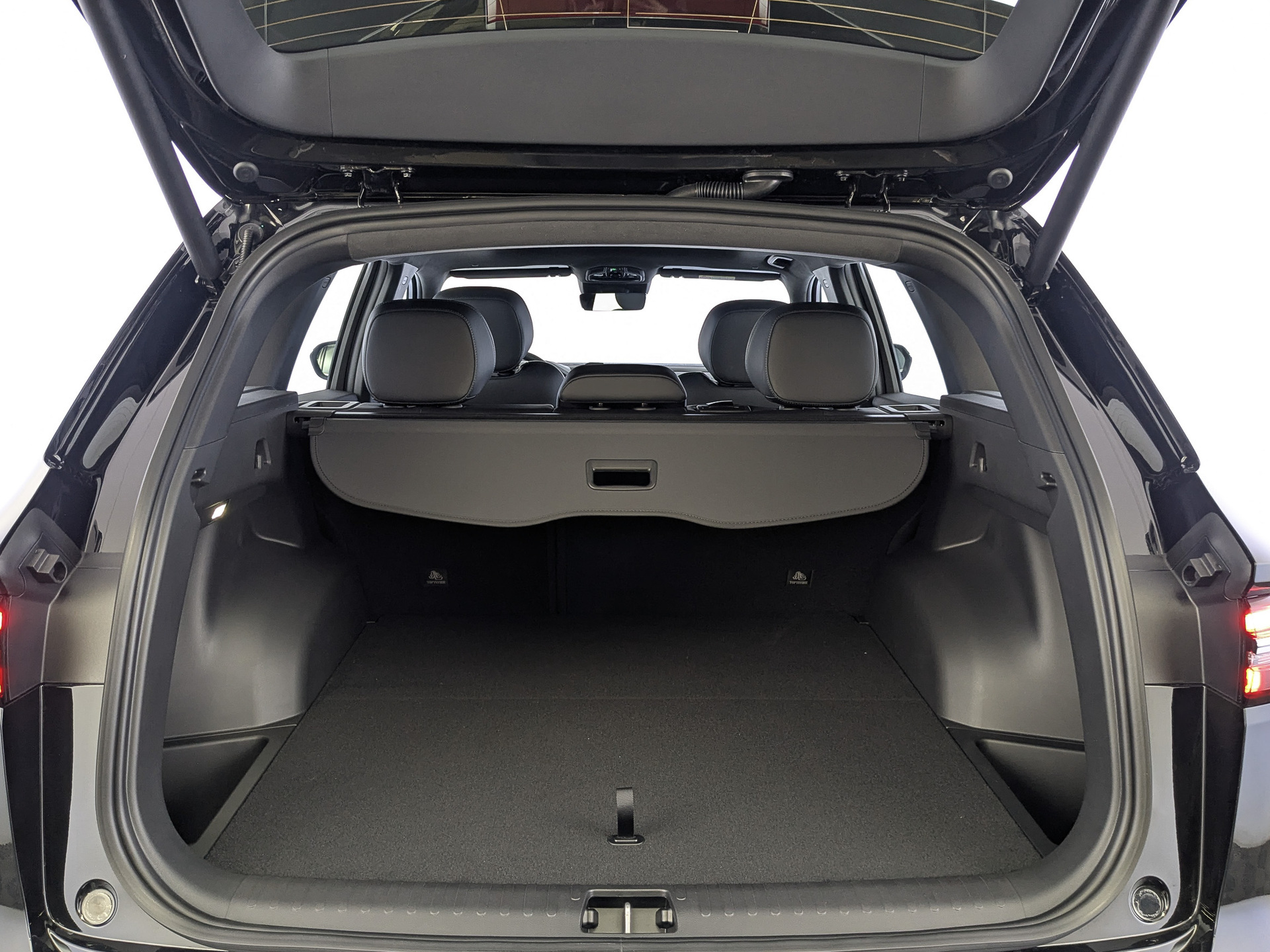 Фото Geely Monjaro Luxury SE 2.0T/238 8AT 4WD