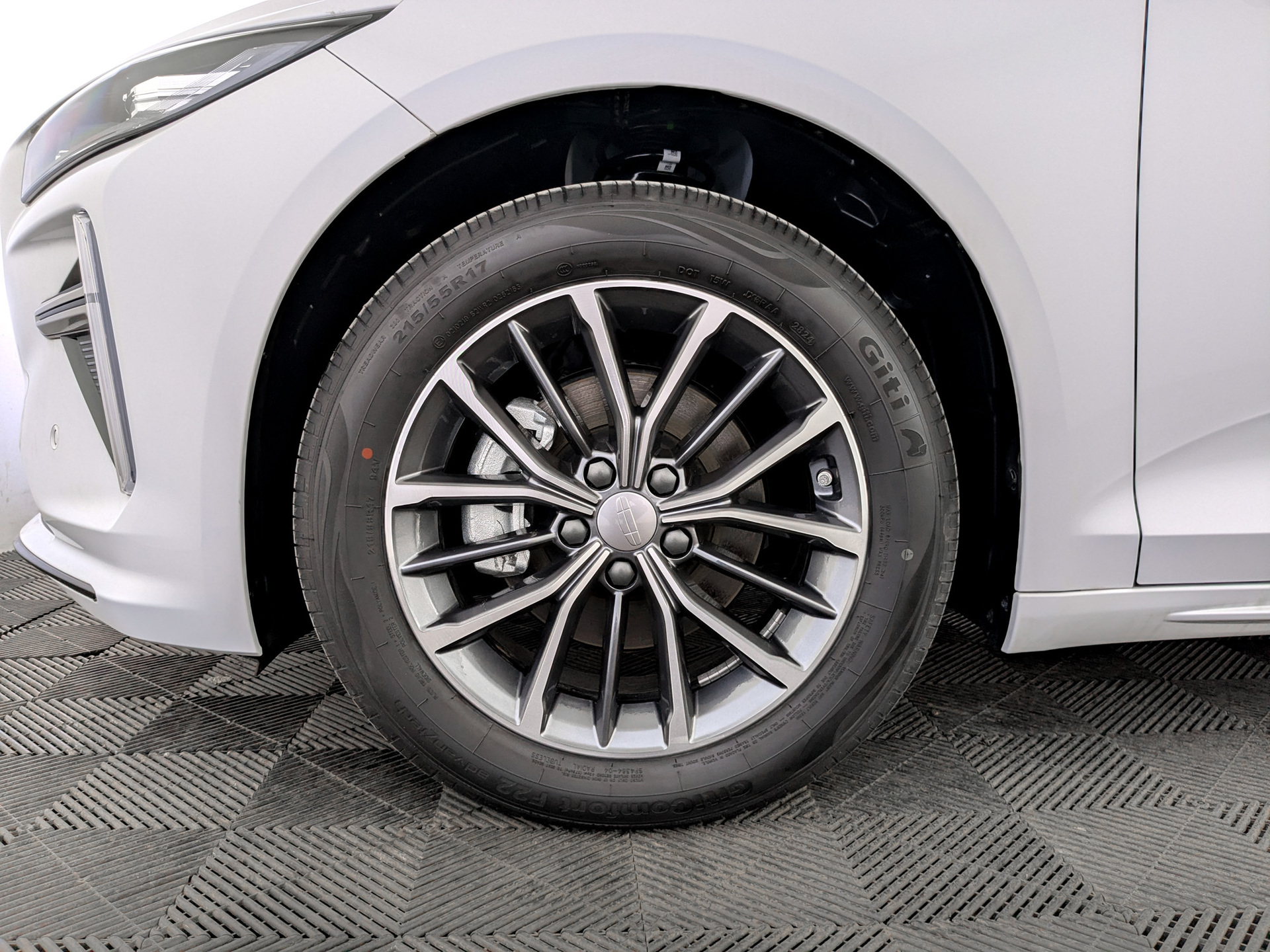 Фото Geely Preface Luxury LP 2.0T/150 7RT 4D