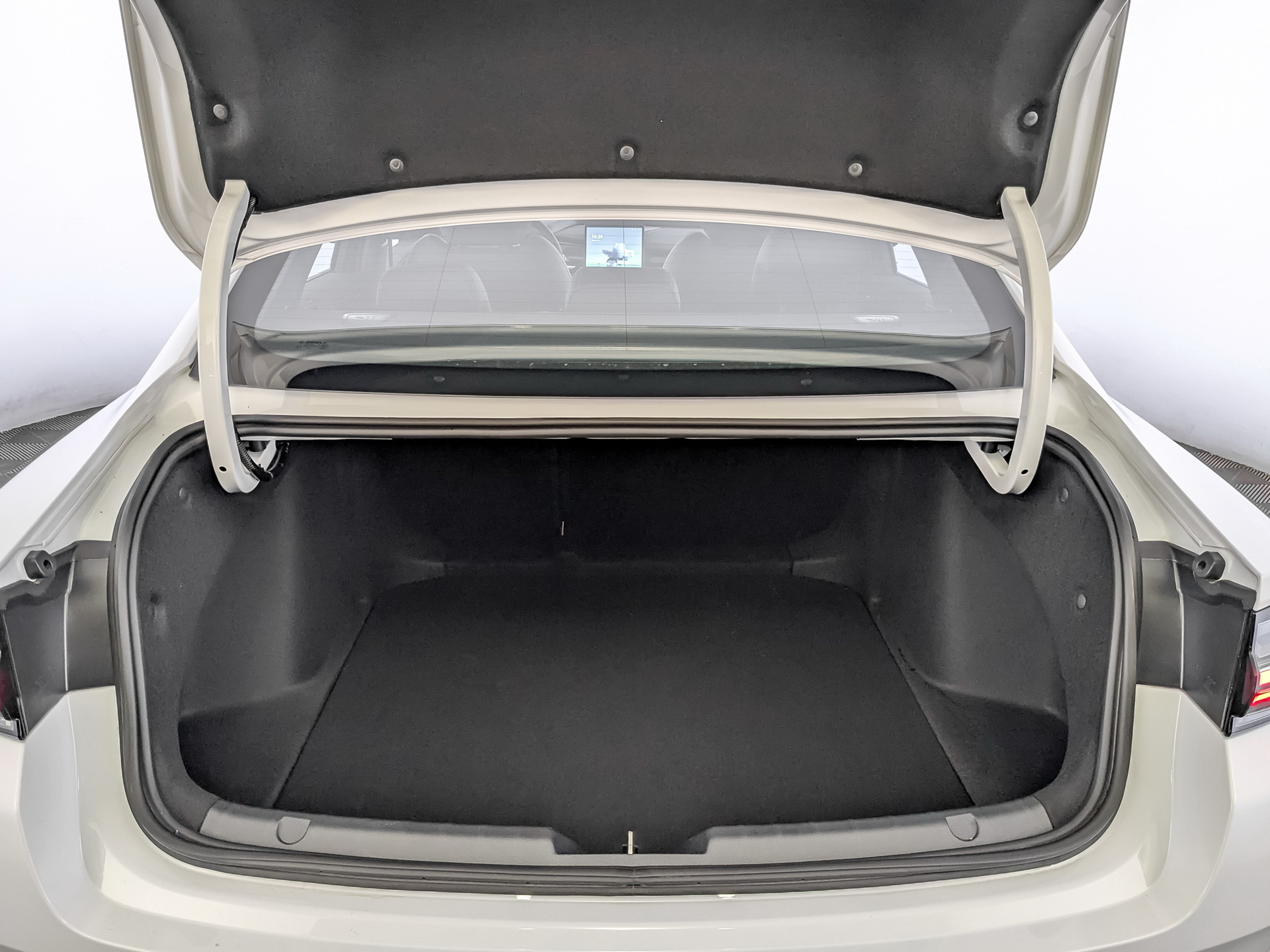 Фото Geely Preface Luxury LP 2.0T/150 7RT 4D