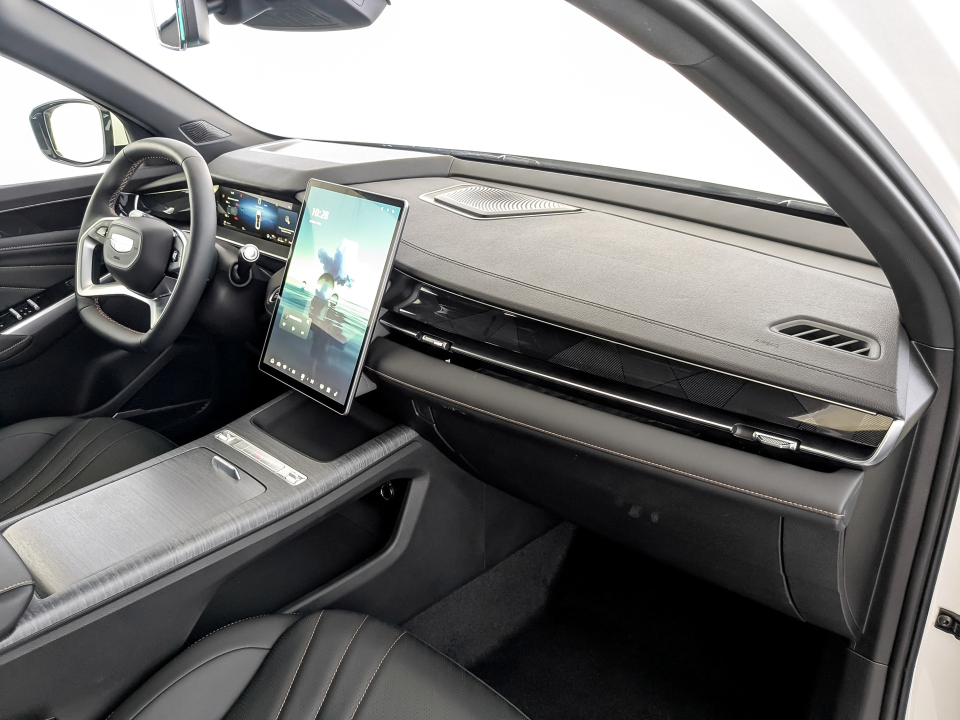 Фото Geely Preface Luxury LP 2.0T/150 7RT 4D