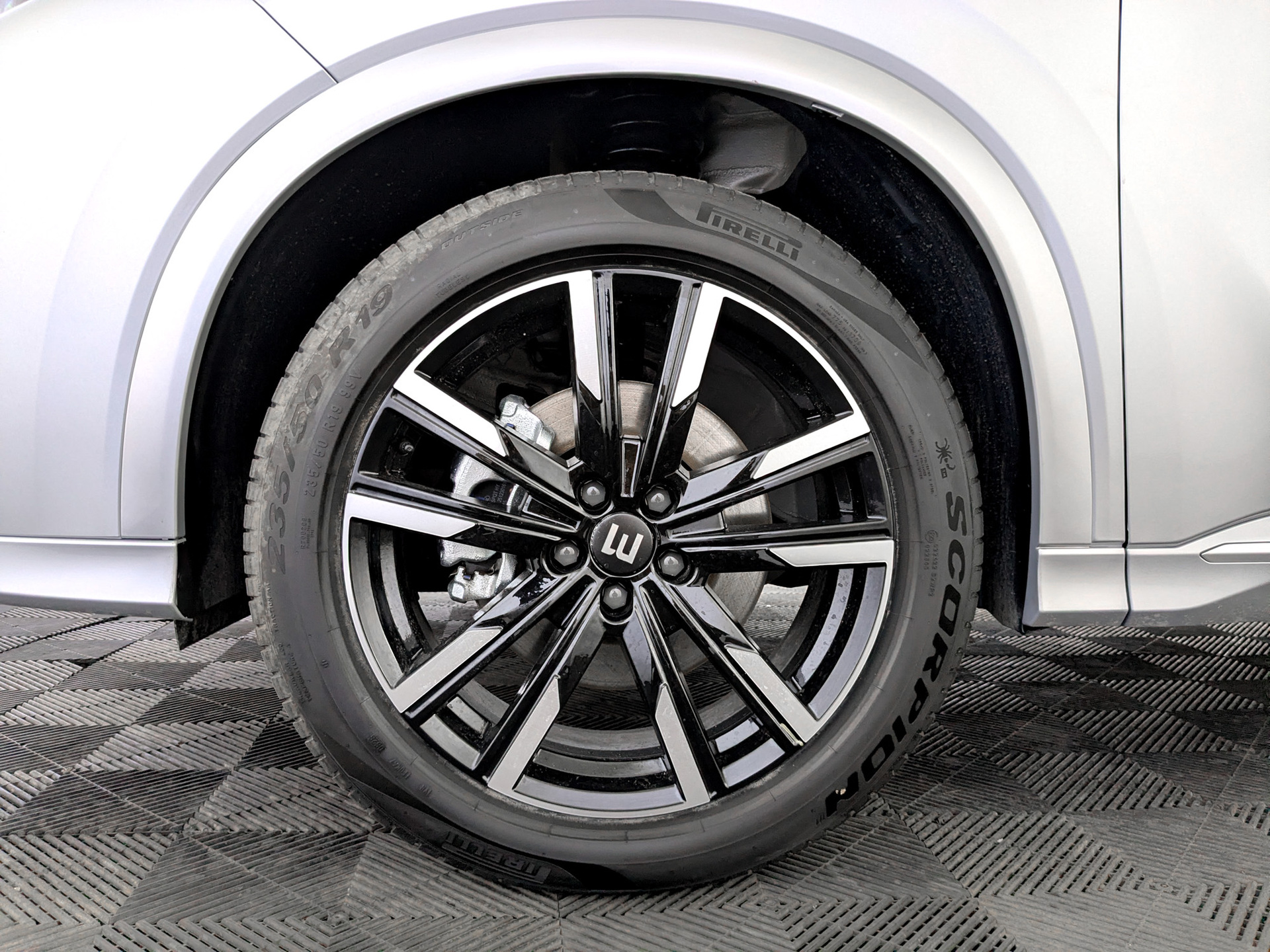 Фото Evolute i-SPACE 5 мест 1.5ELH/159 25кВт 4WD