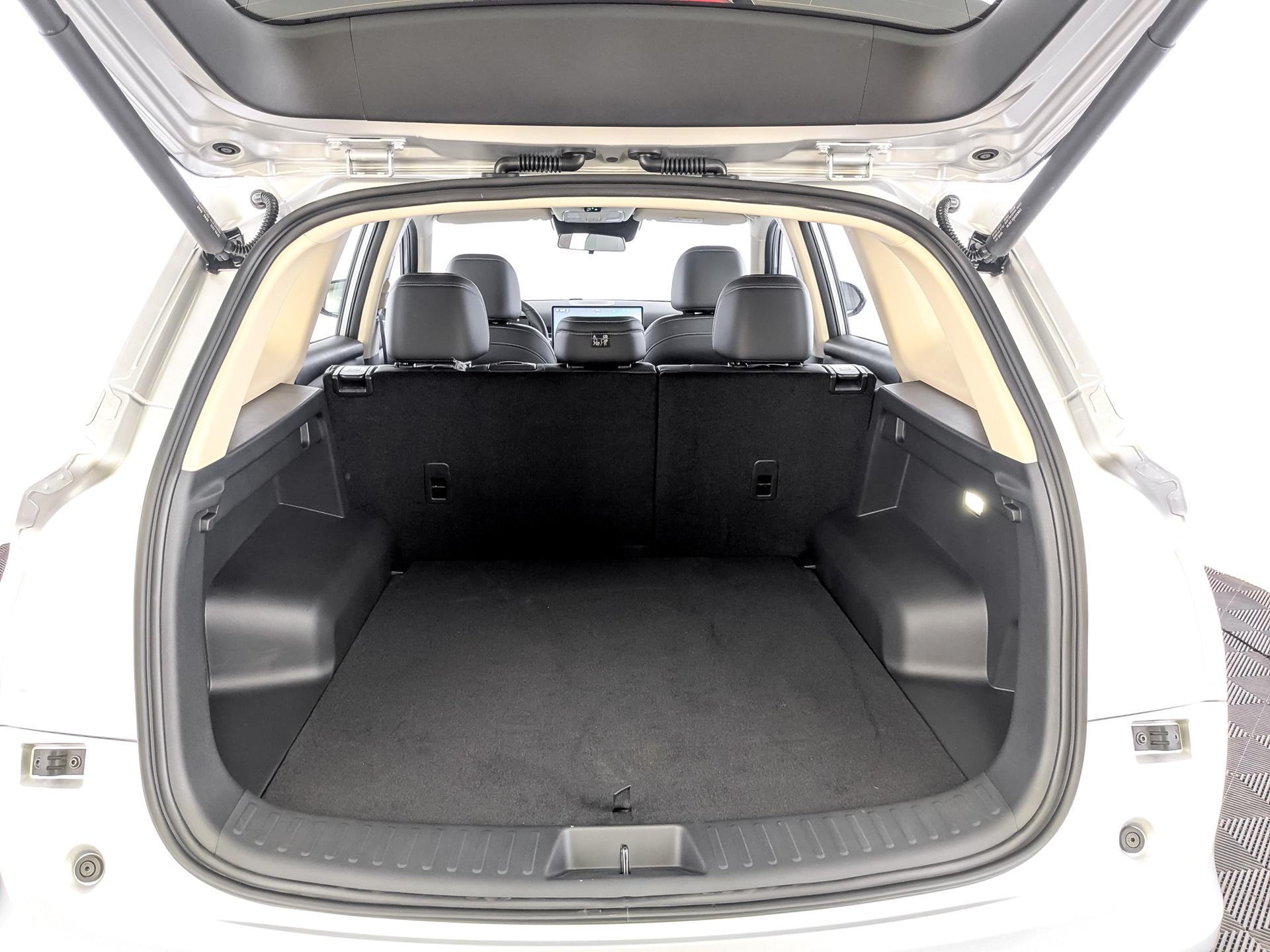 Фото Evolute i-SPACE 5 мест 1.5ELH/159 25кВт 4WD