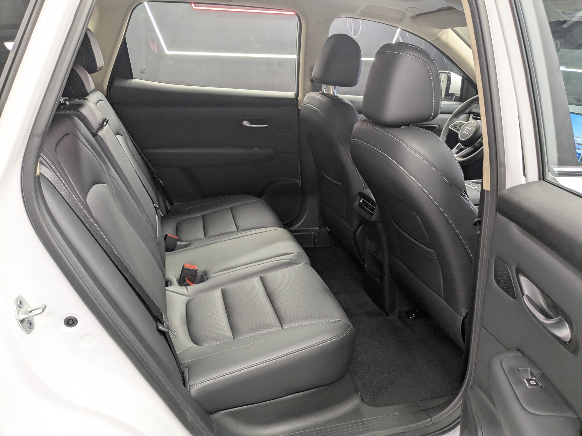 Фото Evolute i-SPACE 5 мест 1.5ELH/159 25кВт 4WD