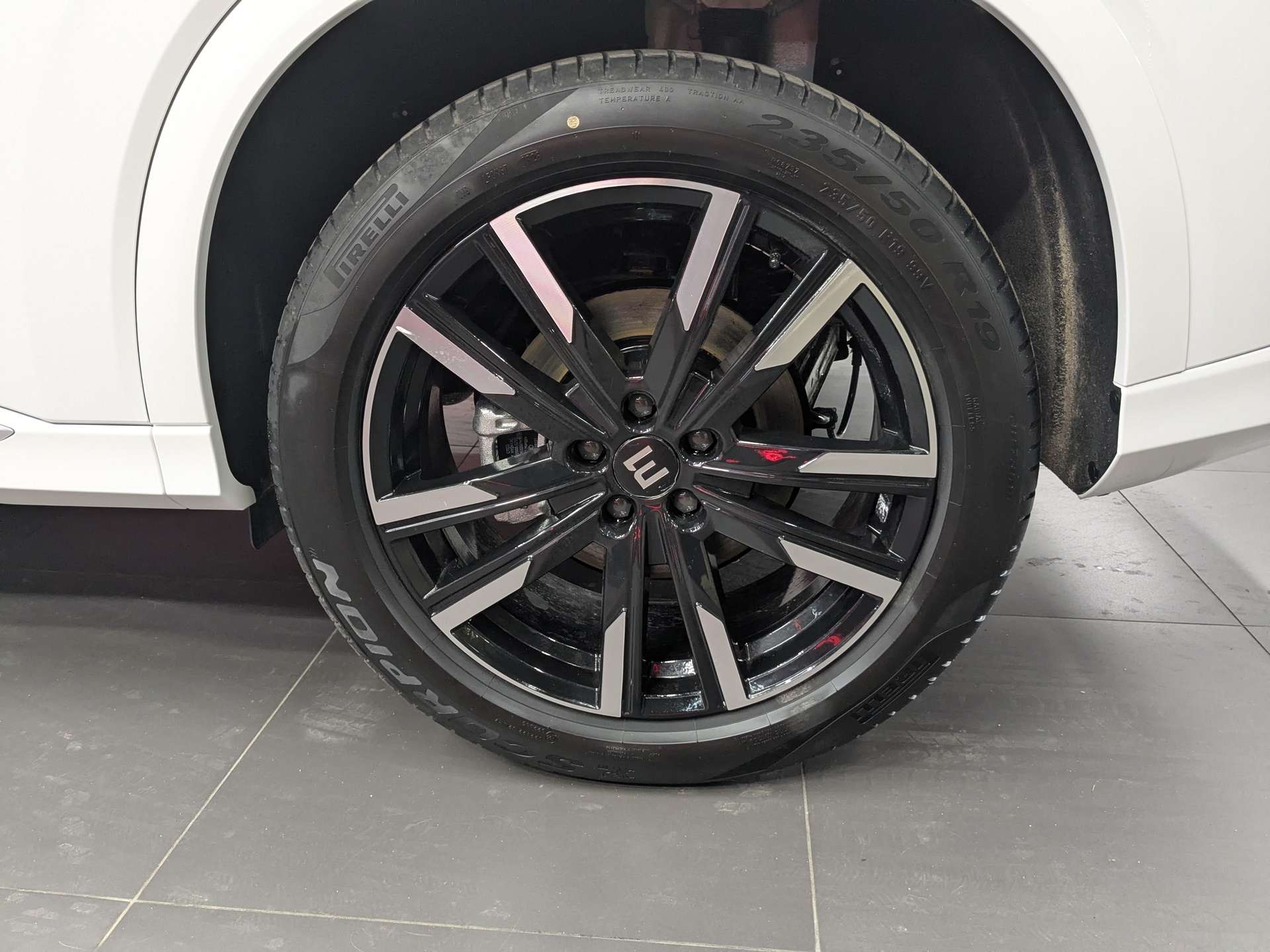 Фото Evolute i-SPACE 5 мест 1.5ELH/159 25кВт 4WD