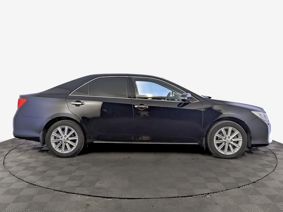 Toyota Camry VII