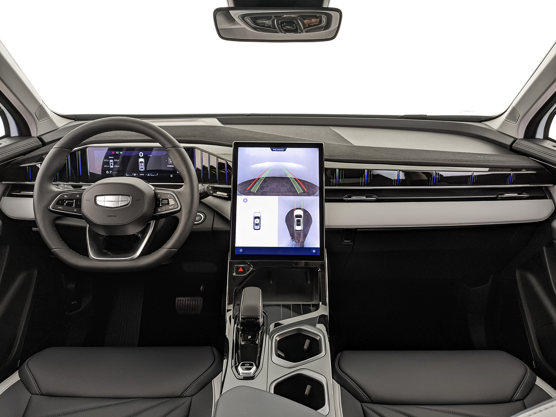 Фото Geely Atlas Luxury 1.5T/147 7RT 2WD