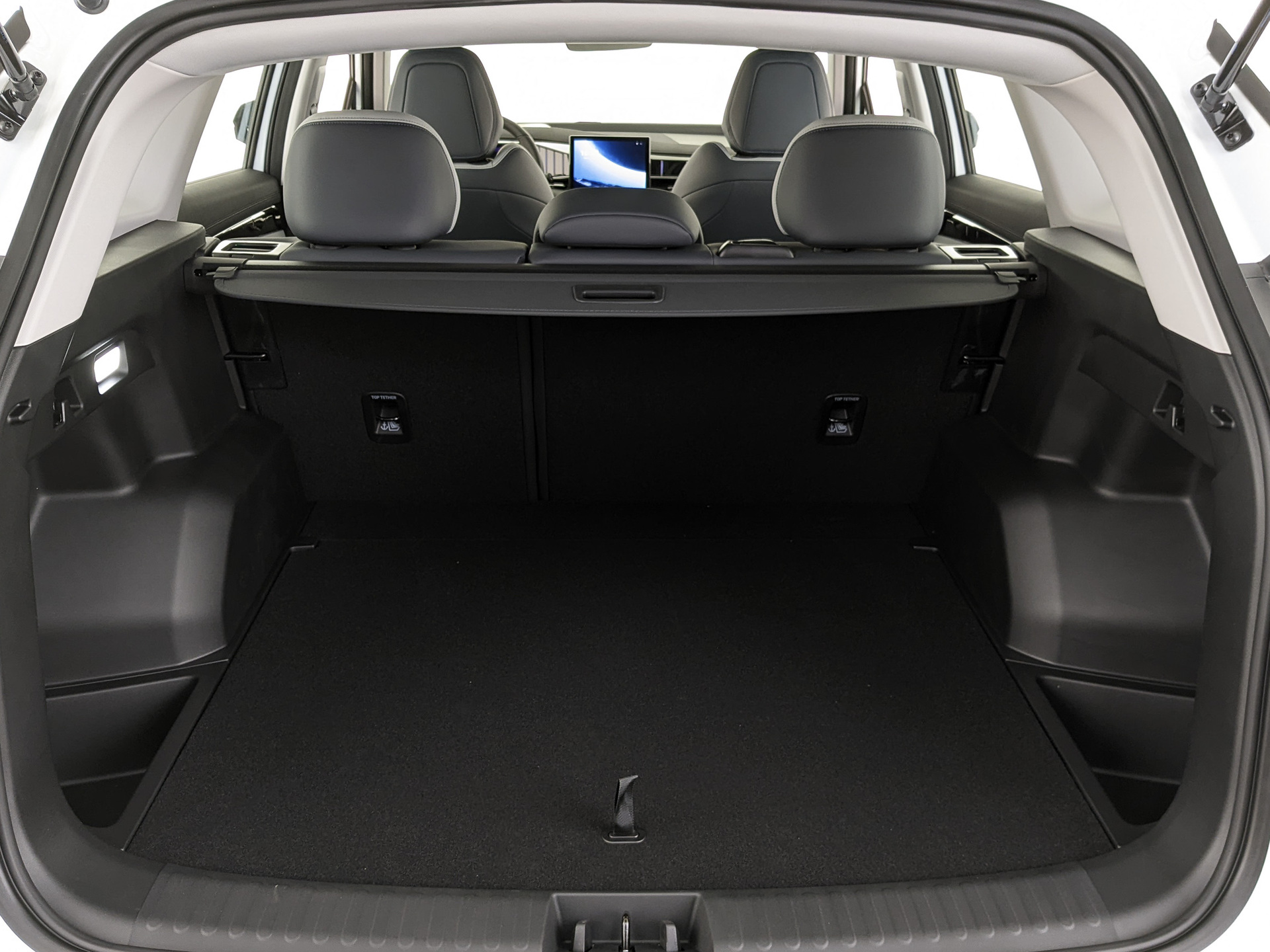 Фото Geely Atlas Luxury 1.5T/147 7RT 2WD