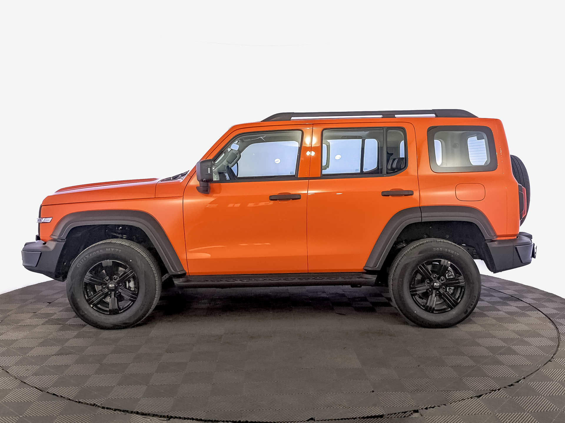 Фото Tank 300 Драйв (Adventure) 2.0T/218 8AT 4WD