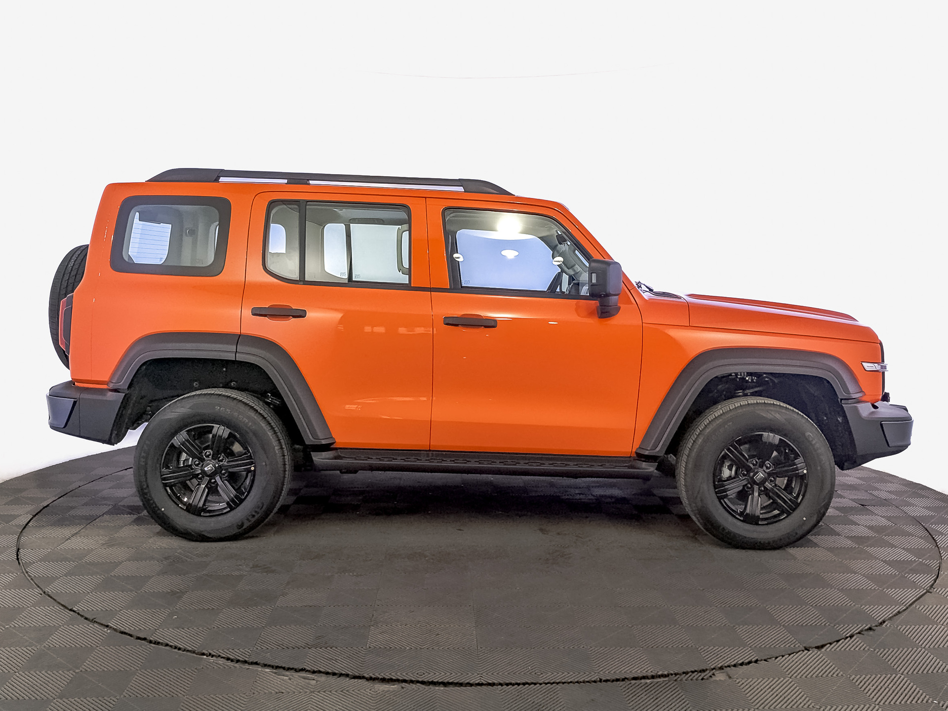 Фото Tank 300 Драйв (Adventure) 2.0T/218 8AT 4WD