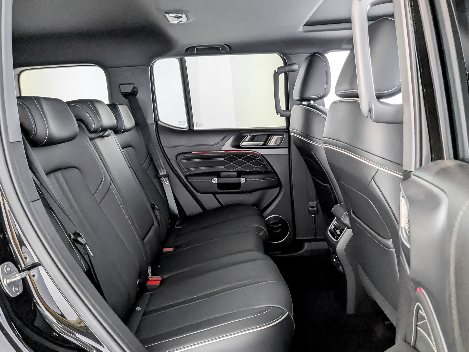 Фото Tank 300 Сити Премиум (City Premium) 2.0T/218 8AT 4WD