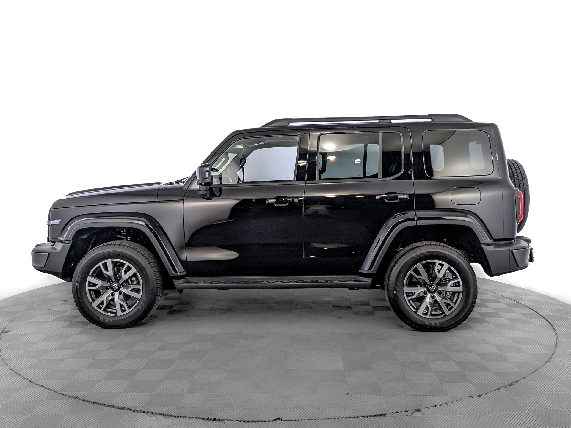 Фото Tank 300 Сити Премиум (City Premium) 2.0T/218 8AT 4WD