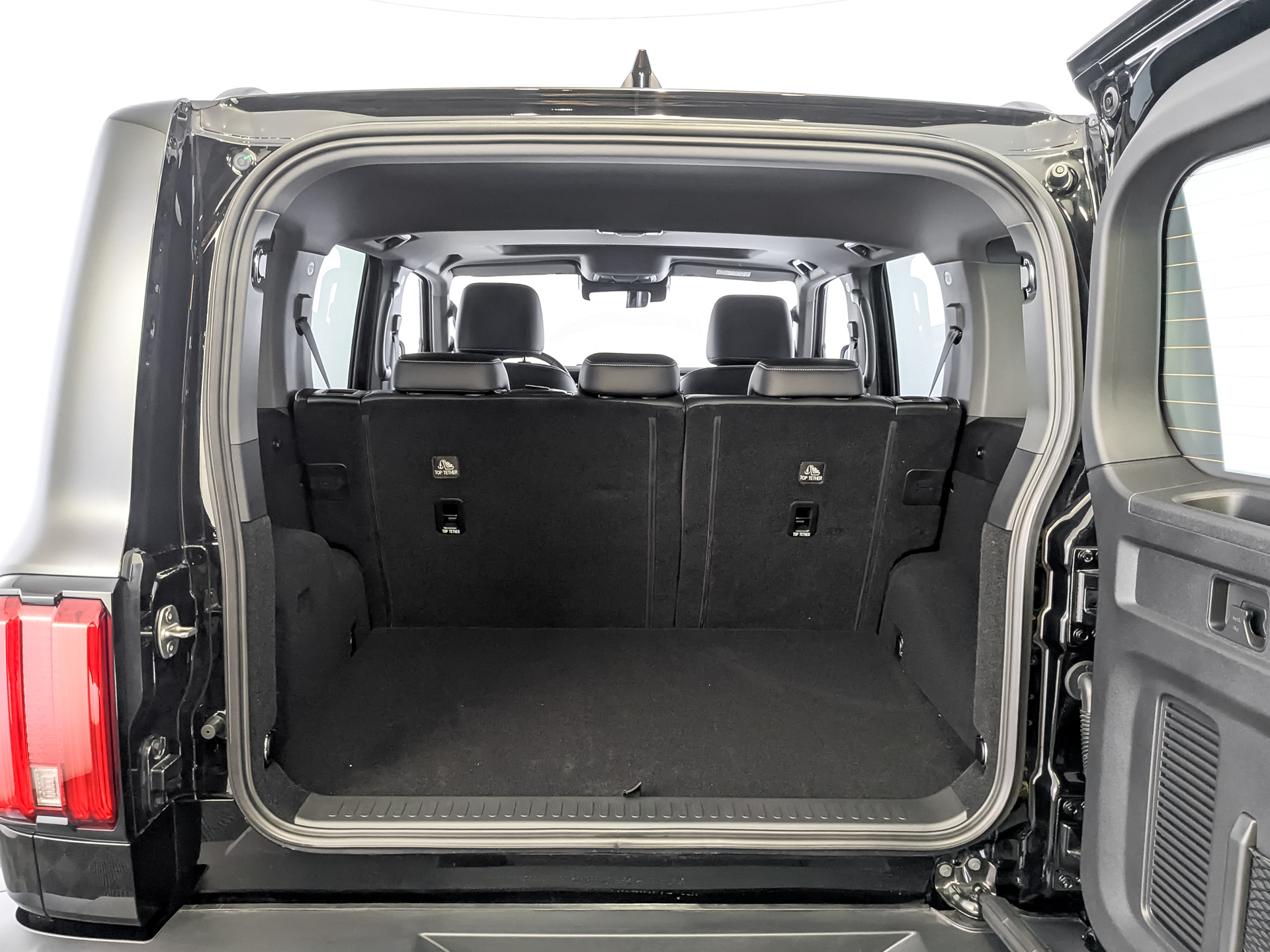 Фото Tank 300 Сити Премиум (City Premium) 2.0T/218 8AT 4WD