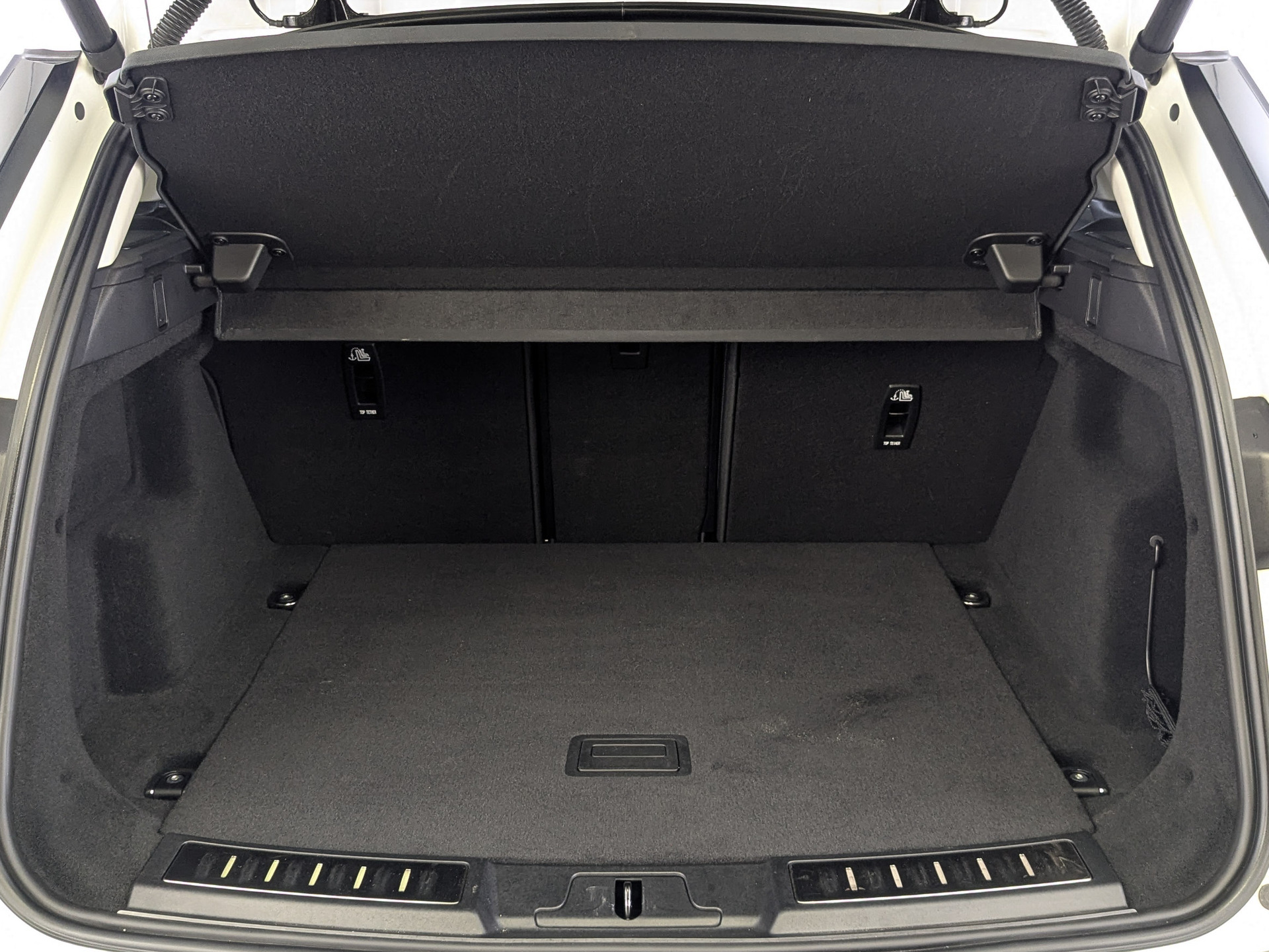 LAND ROVER Range Rover Evoque 2.00 (249 л.с), автомат, 2023, пробег 9 487 км