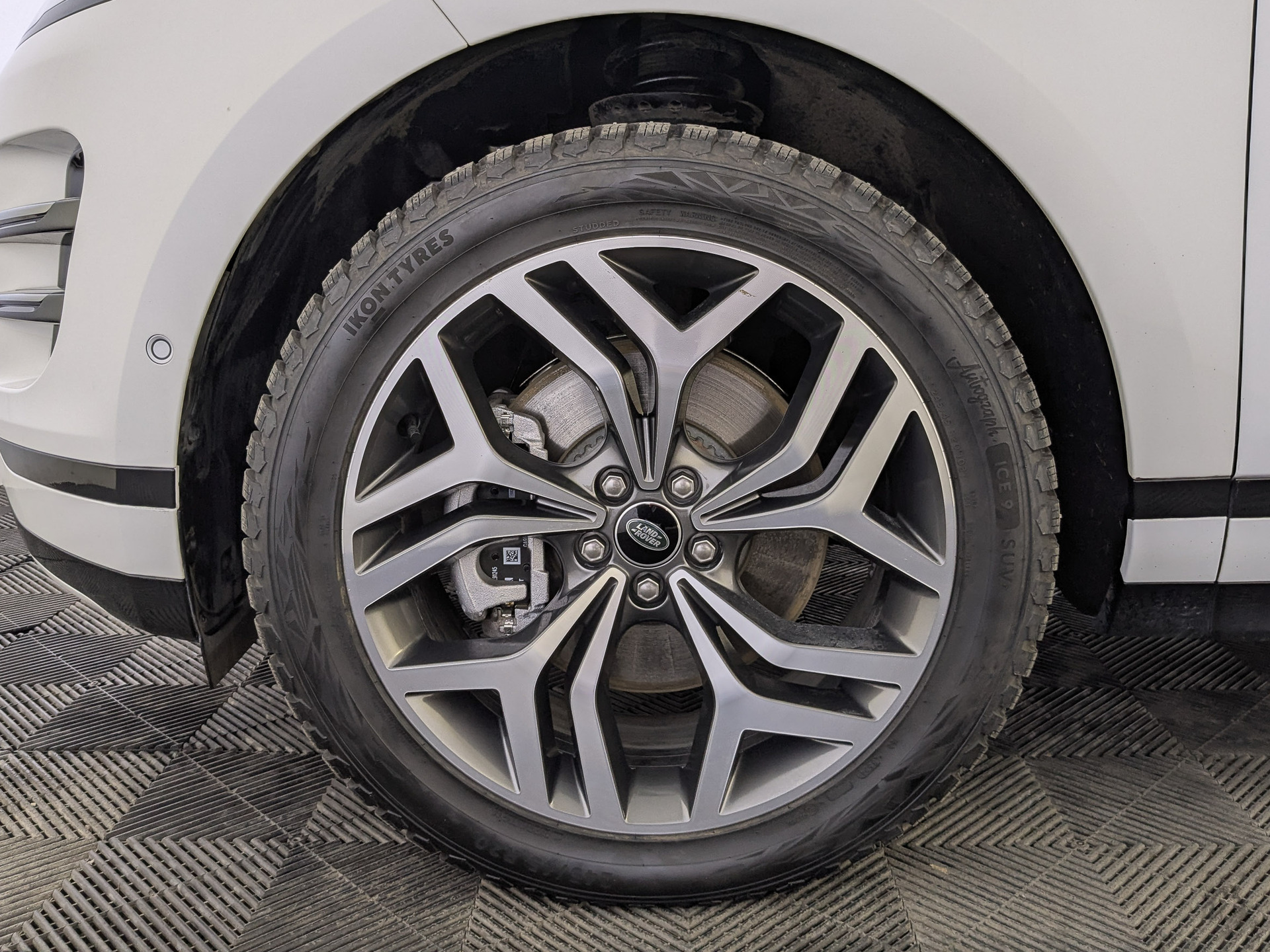 LAND ROVER Range Rover Evoque 2.00 (249 л.с), автомат, 2023, пробег 9 487 км