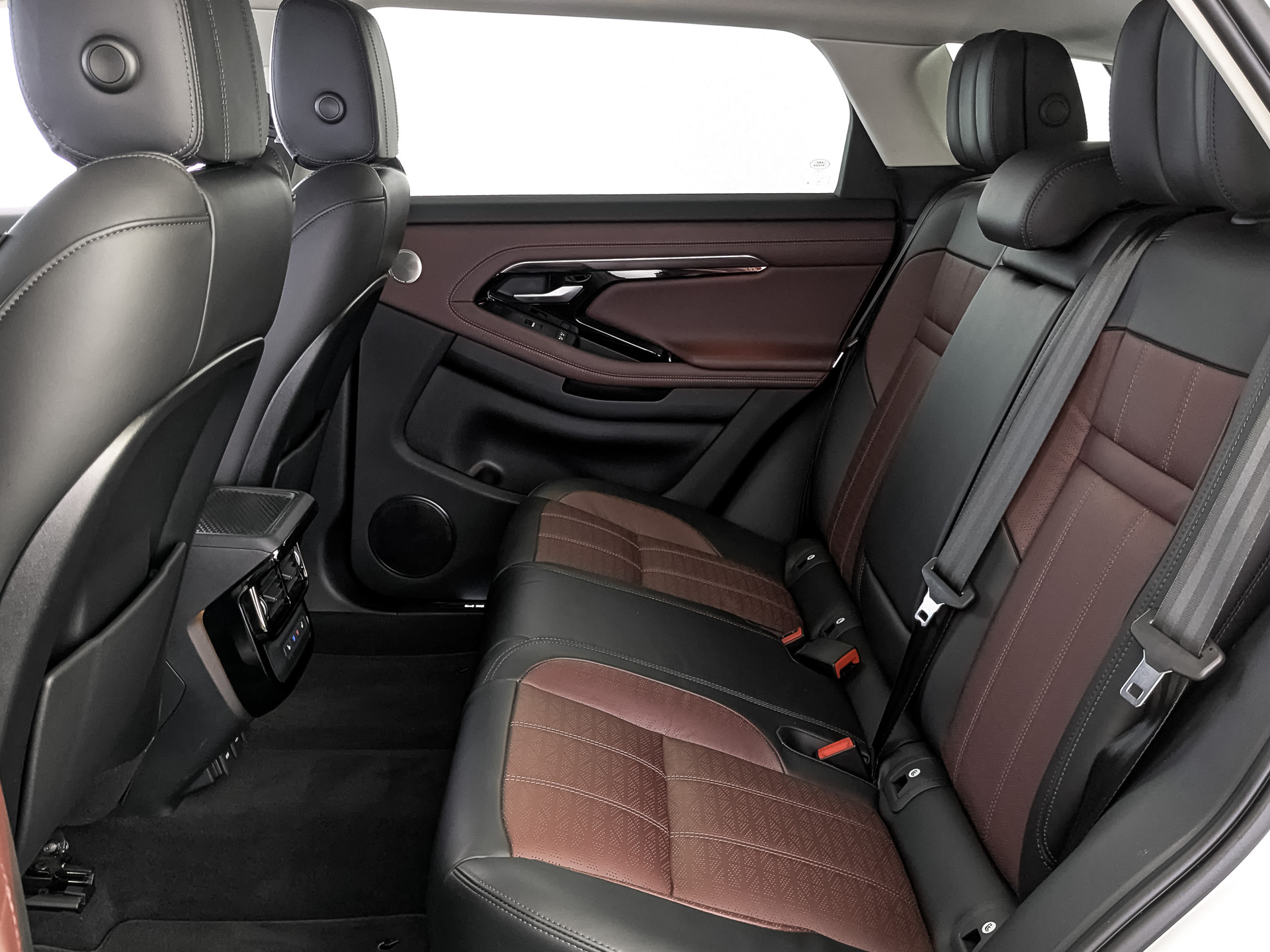 LAND ROVER Range Rover Evoque 2.00 (249 л.с), автомат, 2023, пробег 9 487 км