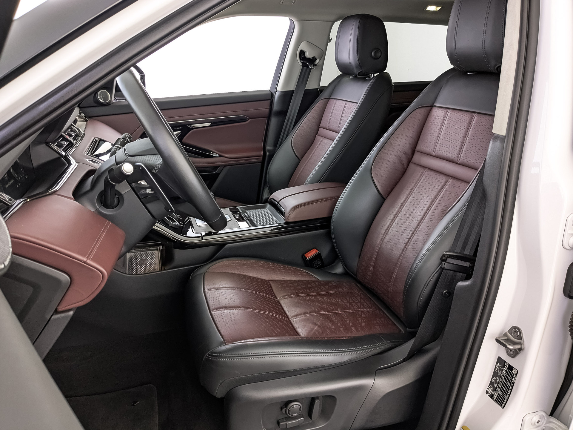 LAND ROVER Range Rover Evoque 2.00 (249 л.с), автомат, 2023, пробег 9 487 км