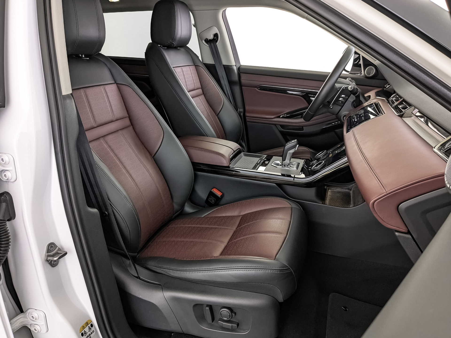 LAND ROVER Range Rover Evoque 2.00 (249 л.с), автомат, 2023, пробег 9 487 км