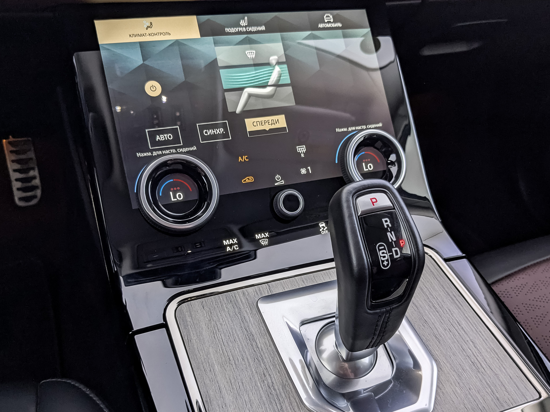 LAND ROVER Range Rover Evoque 2.00 (249 л.с), автомат, 2023, пробег 9 487 км