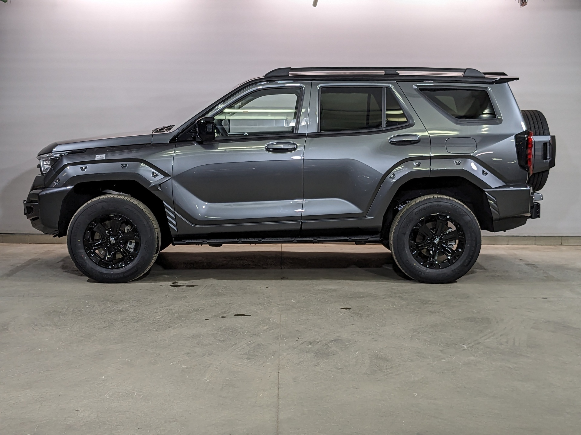Фото Tank 400 Премиум (Premium) 2.0T/245 9AT 4WD