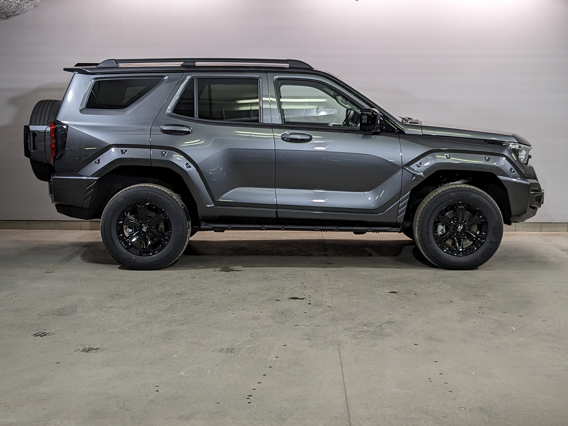 Фото Tank 400 Премиум (Premium) 2.0T/245 9AT 4WD