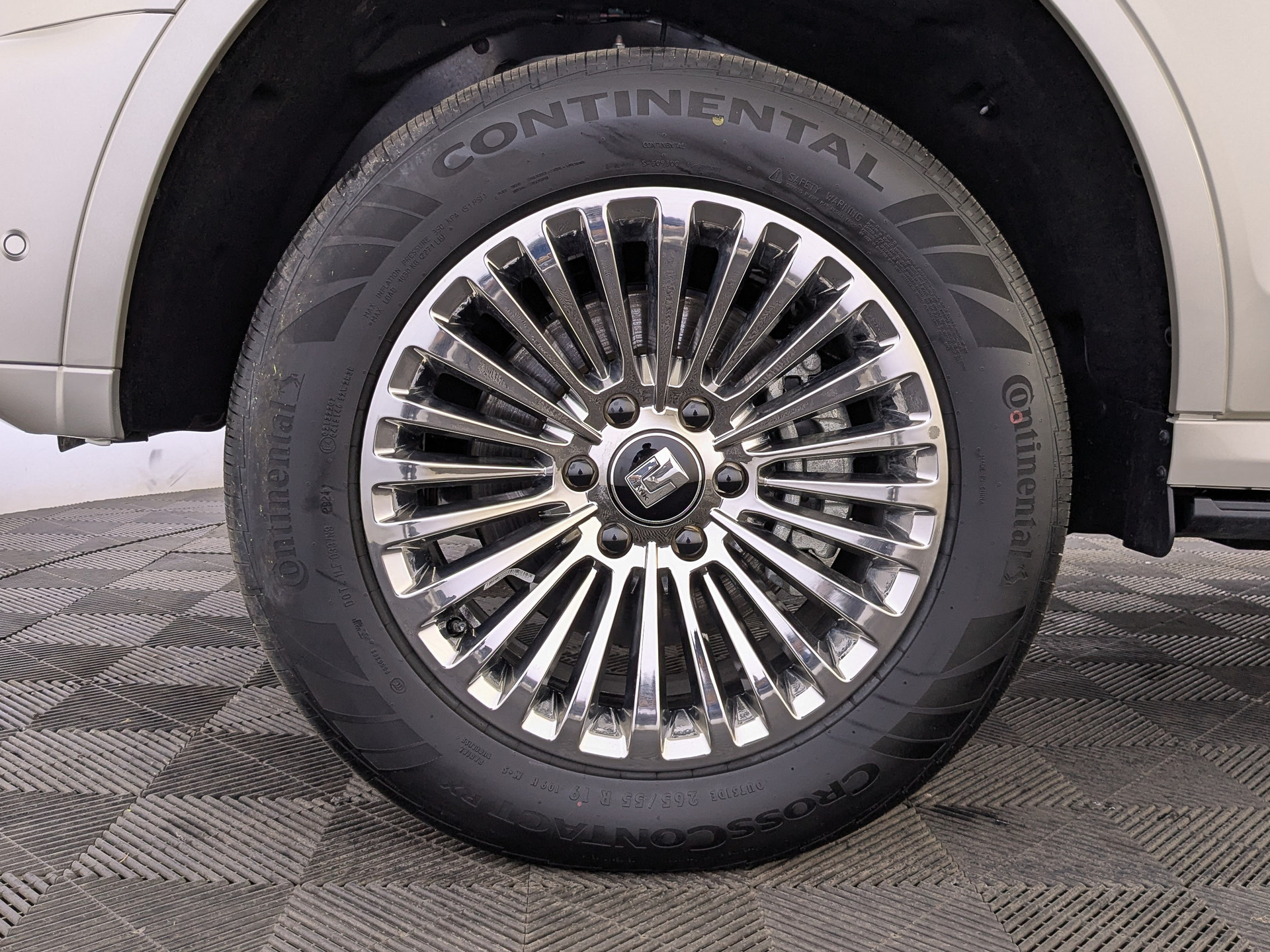 Фото Tank 500 Премиум (Premium) 3.0T/299 9AT 4WD