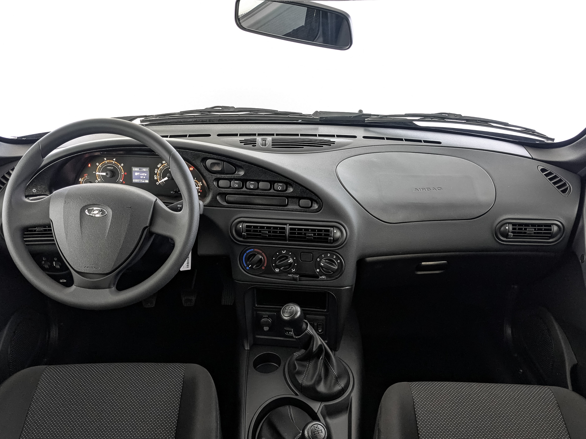 Фото Lada Niva Travel Практик 1.8/90 5MT