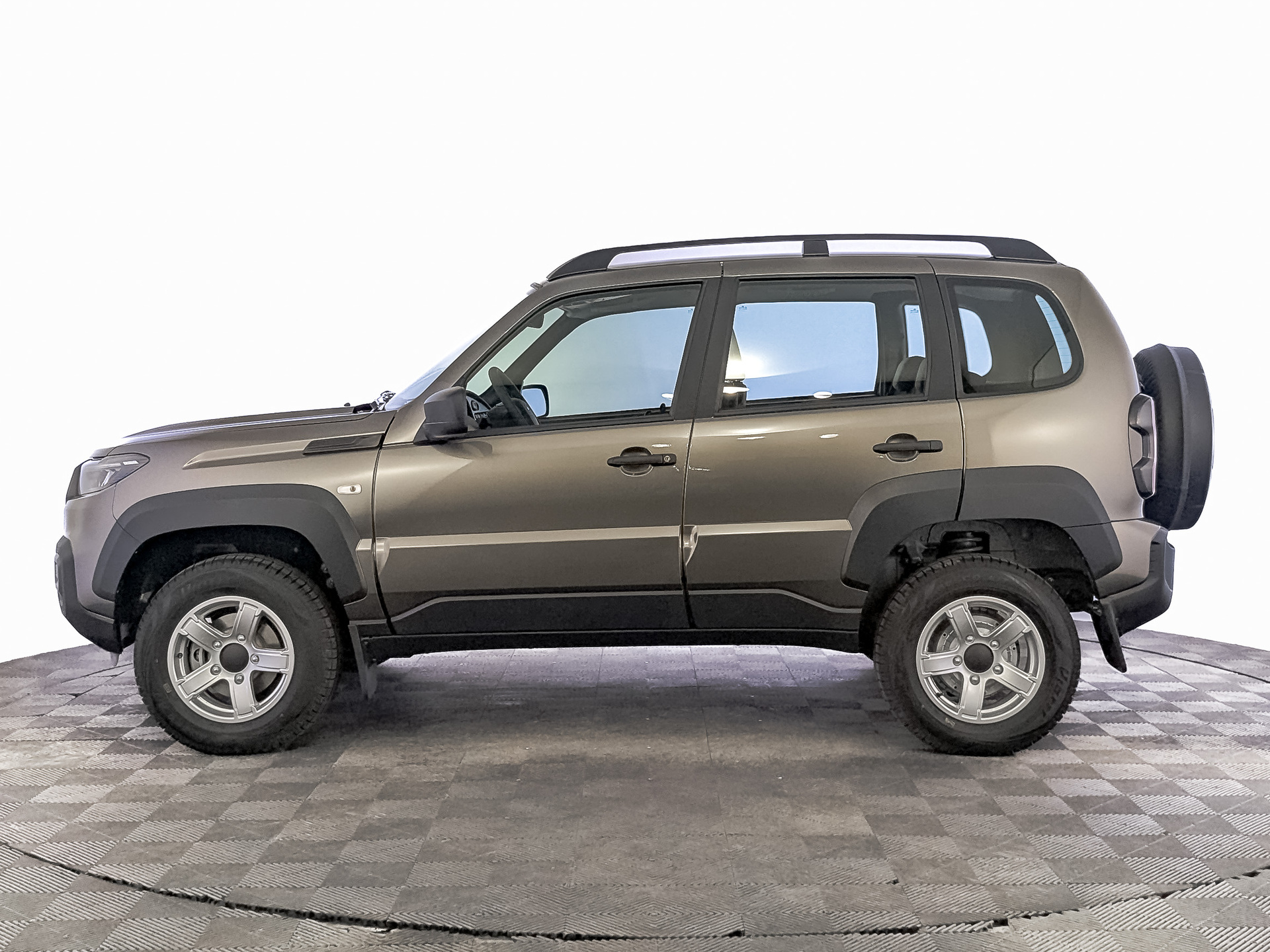 Фото Lada Niva Travel Практик 1.8/90 5MT