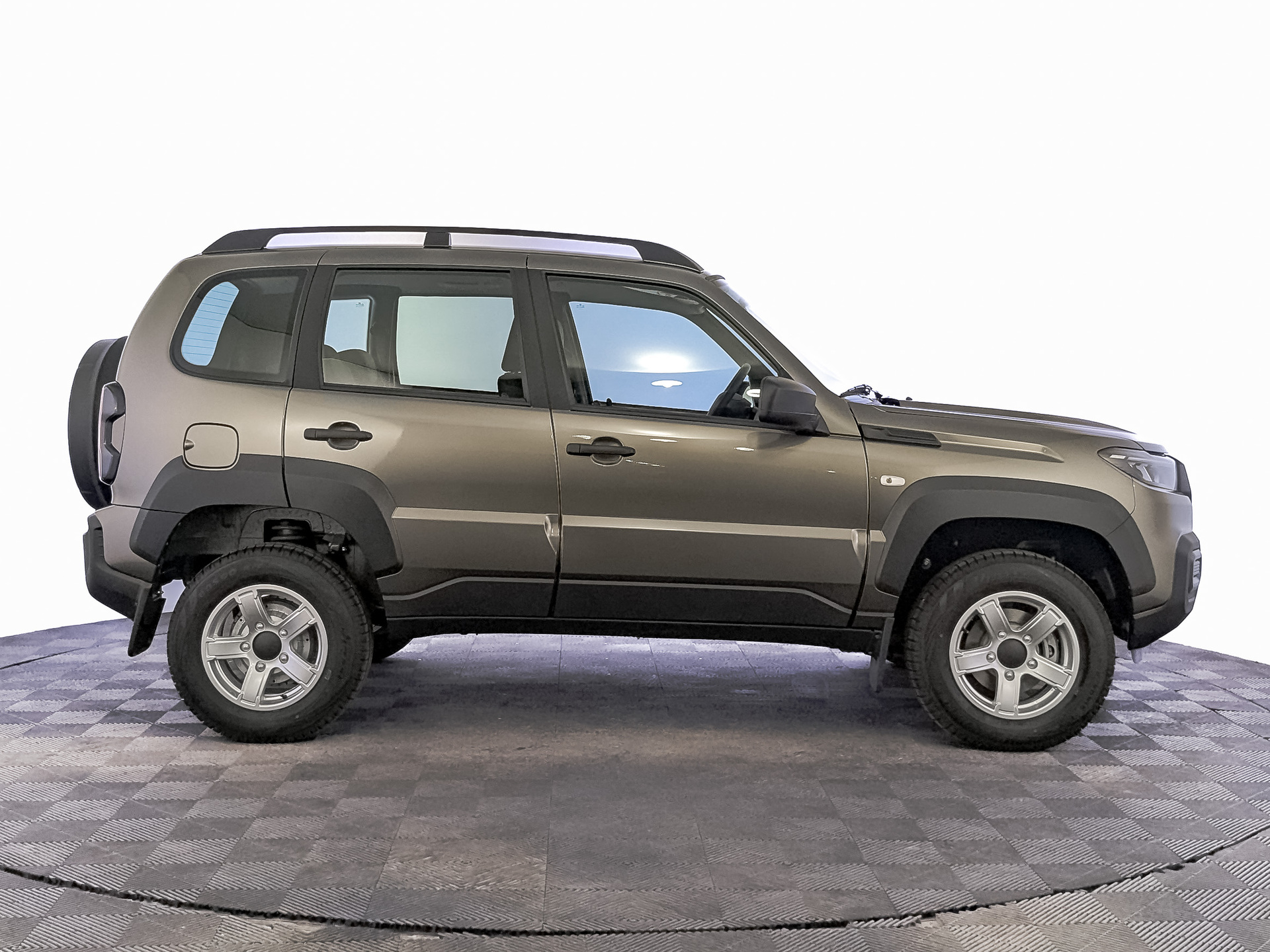 Фото Lada Niva Travel Практик 1.8/90 5MT