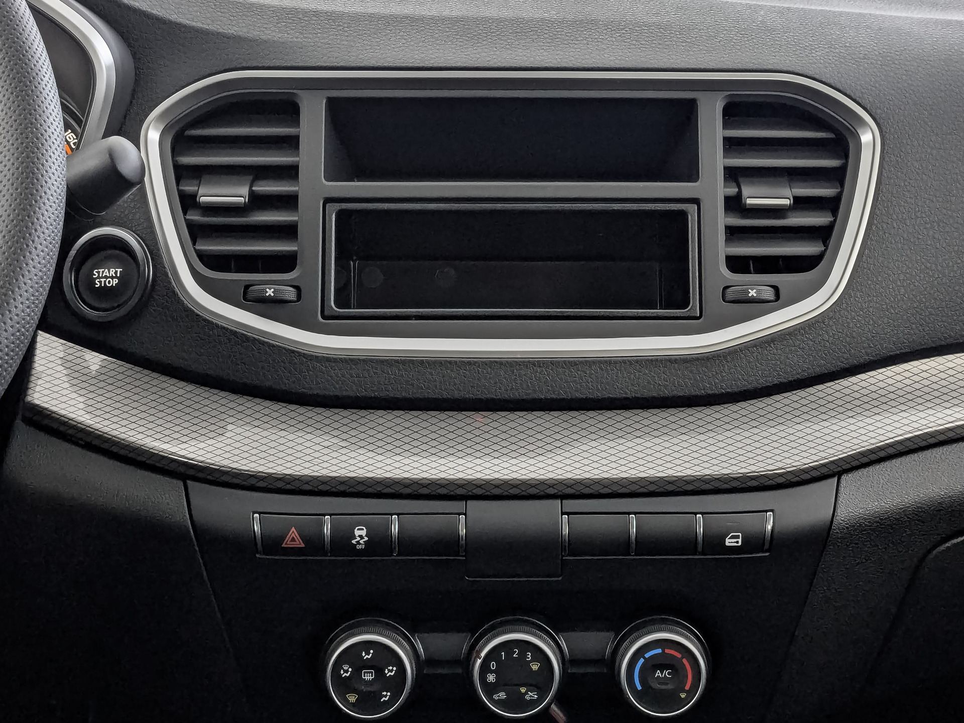 Фото Lada Vesta Седан Комфорт 1.6/106 5MT