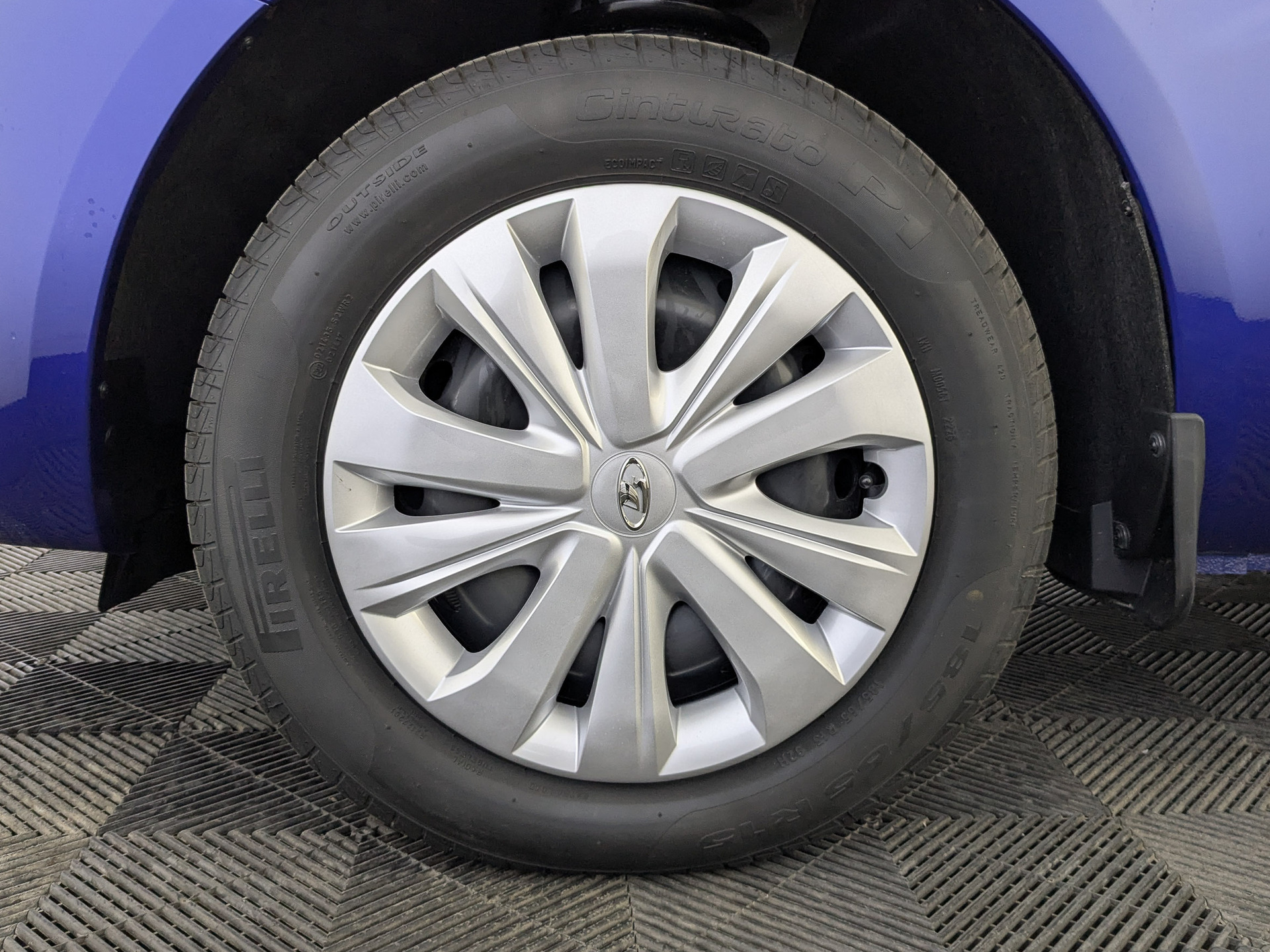 Фото Lada Vesta Седан Комфорт 1.6/106 5MT