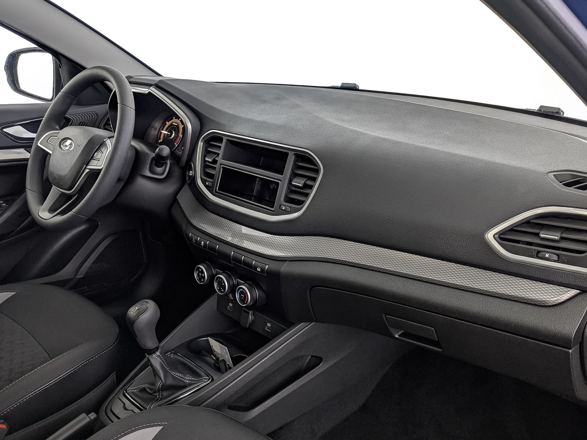 Фото Lada Vesta Седан Комфорт 1.6/106 5MT